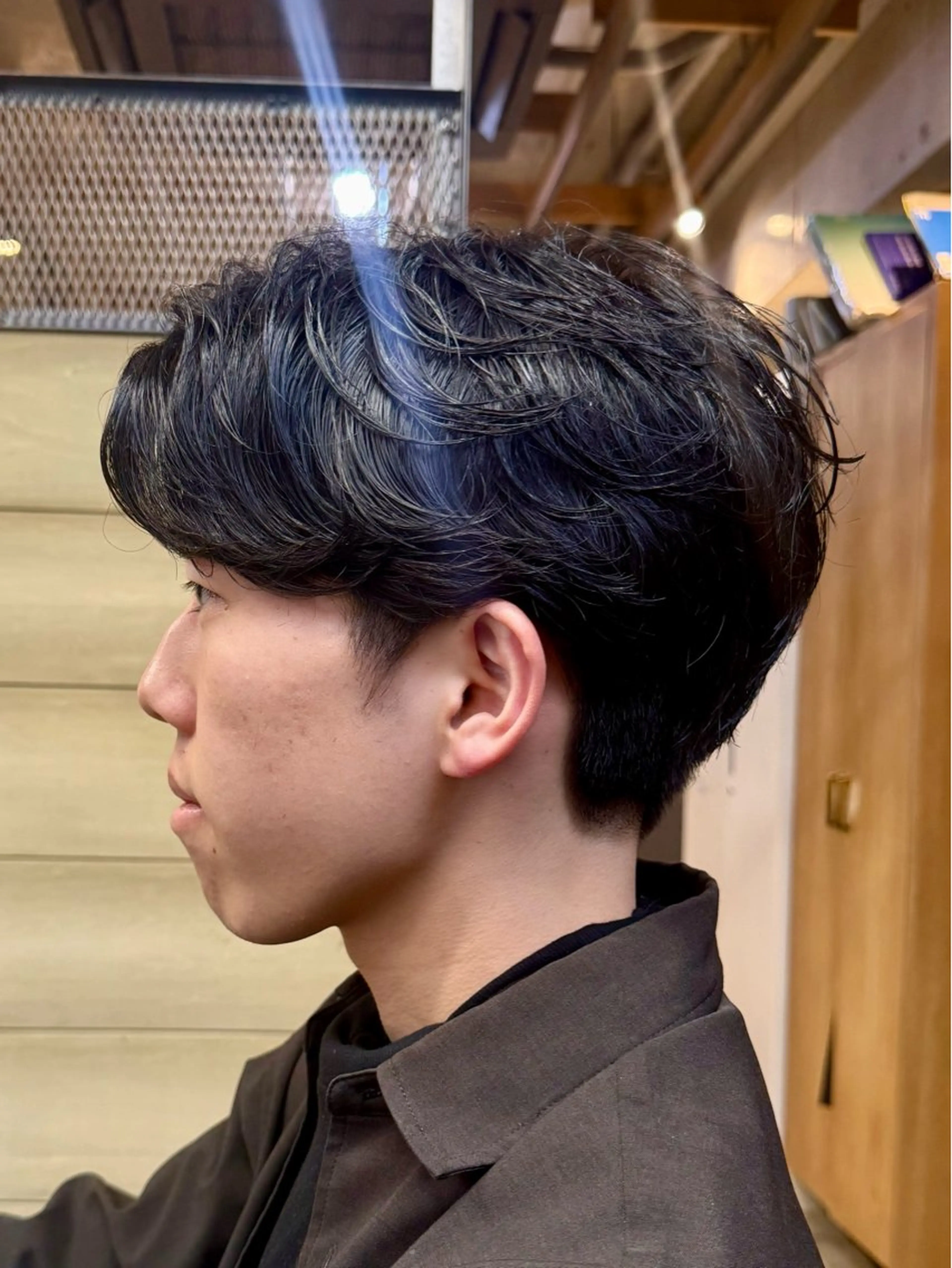 ショート パーマ メンズ ビジネス センターパート フェードカット フェザーパーマ メンズ韓国風 カット パーマ トリートメント ヘアセット 新宿メンズ専門 モテ清潔感パーマ特化のヘアスタイル