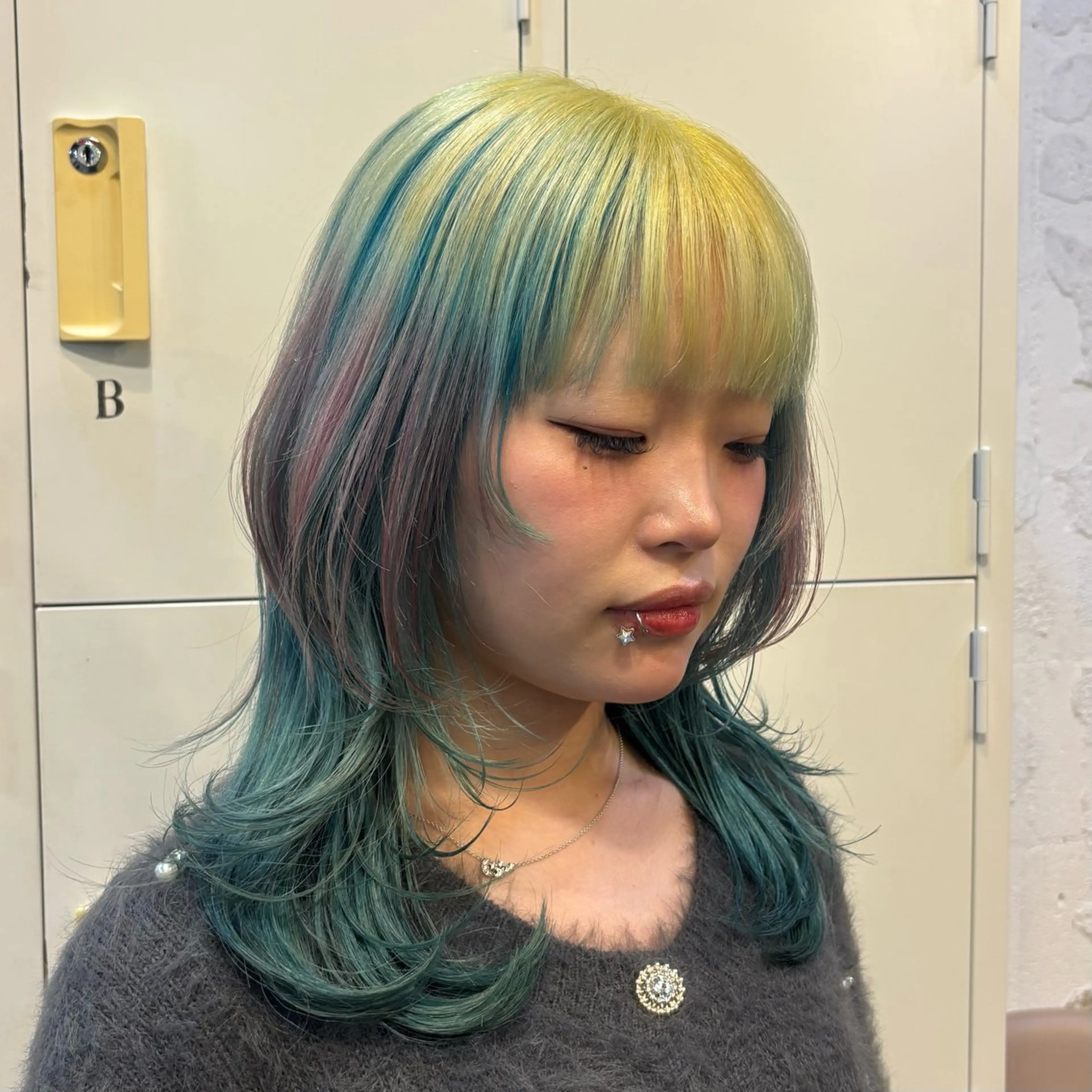 ミディアム カラー ヘアカラー トリートメント ヘッドスパ ヘアセット 🍎ブリーチ/ デザイン🍎リオのヘアスタイル
