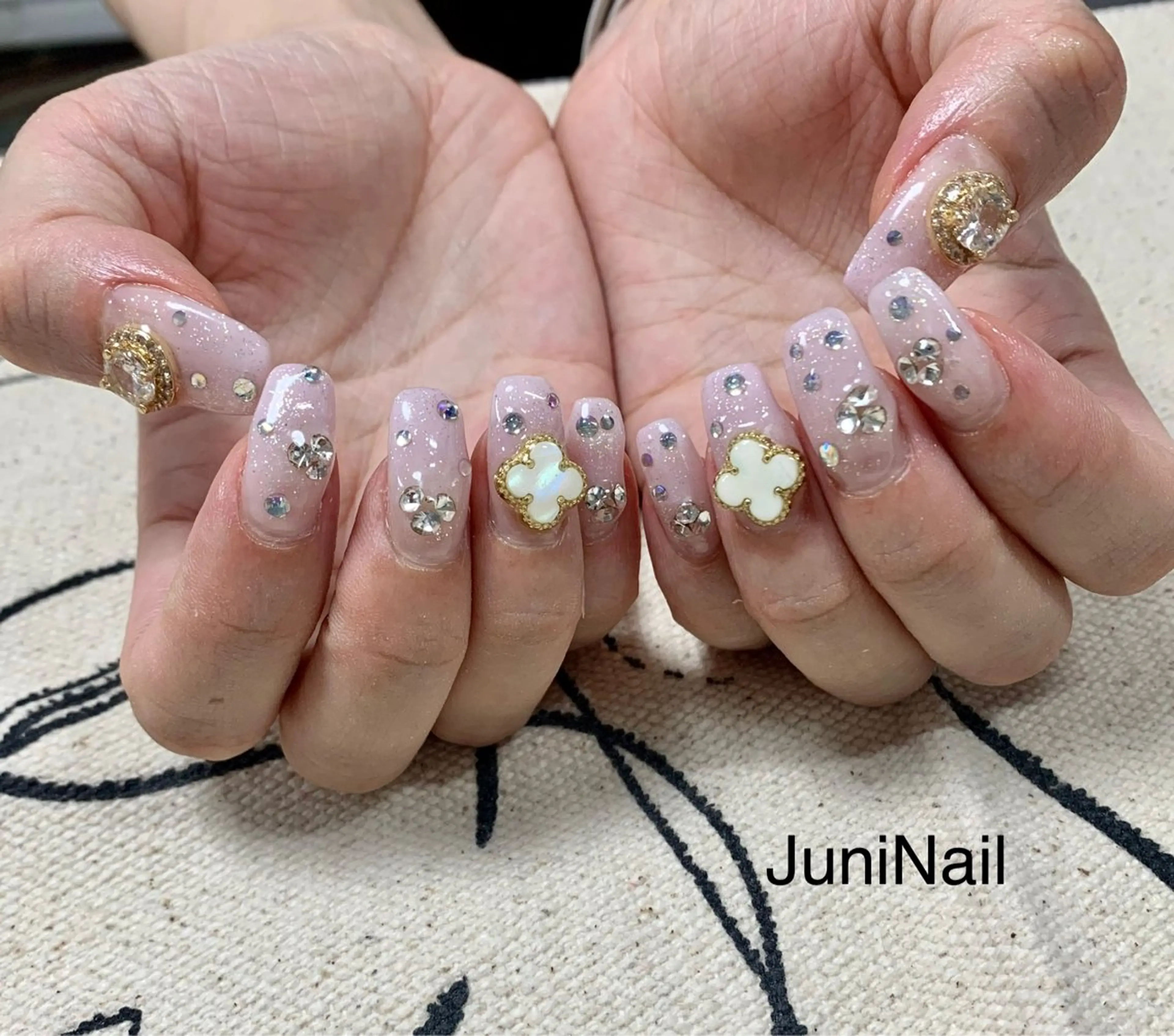 ネイル オーロラネイル クリアネイル フラッシュネイル 氷ネイル・うるうるネイル キラキラネイル ハンドネイル JuniNail 주니네일🇰🇷suのネイルデザイン