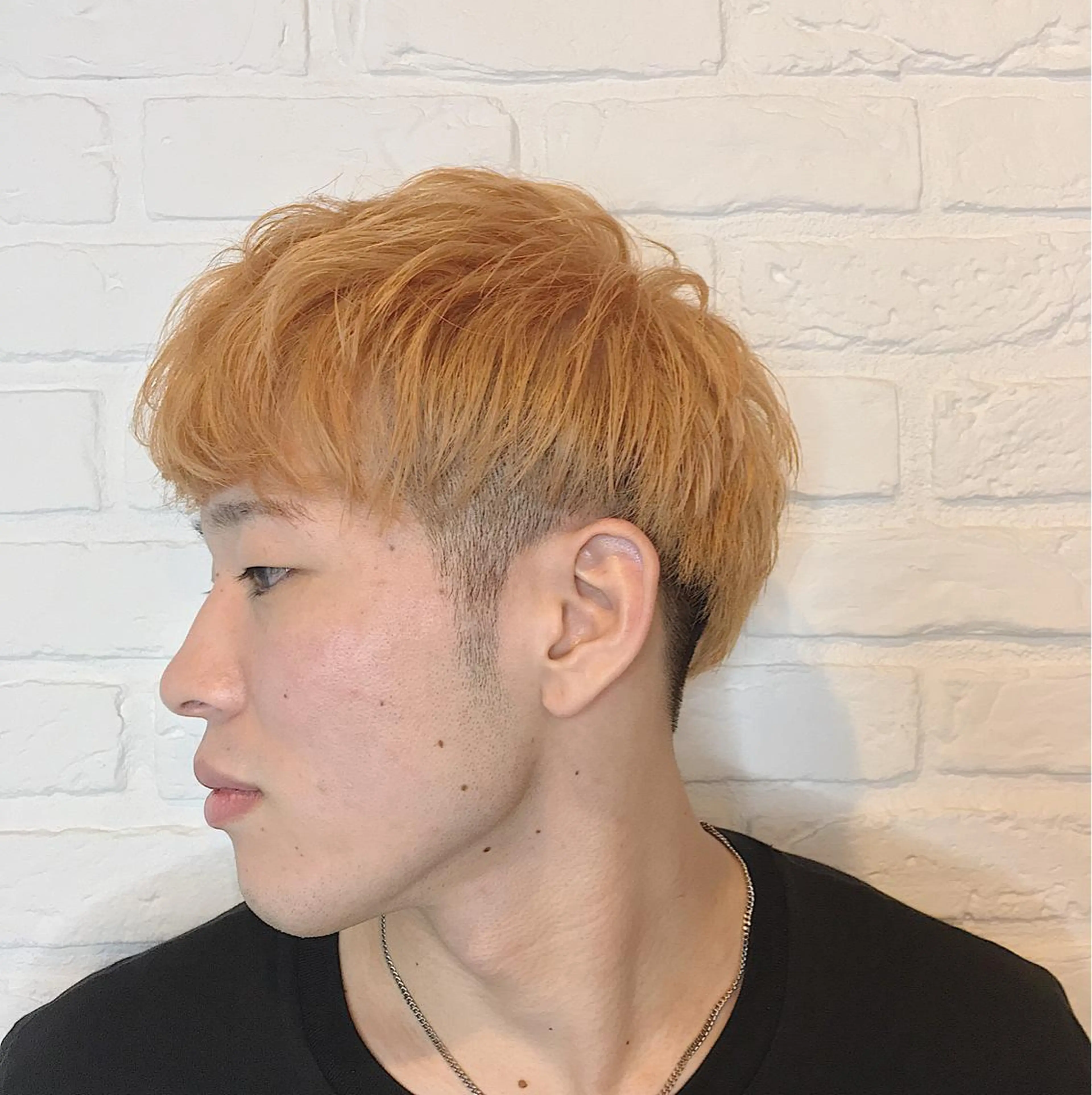 カラー メンズ メンズブリーチ モヒカン マッシュ ベージュカラー ブリーチ メンズサロン rootのヘアスタイル