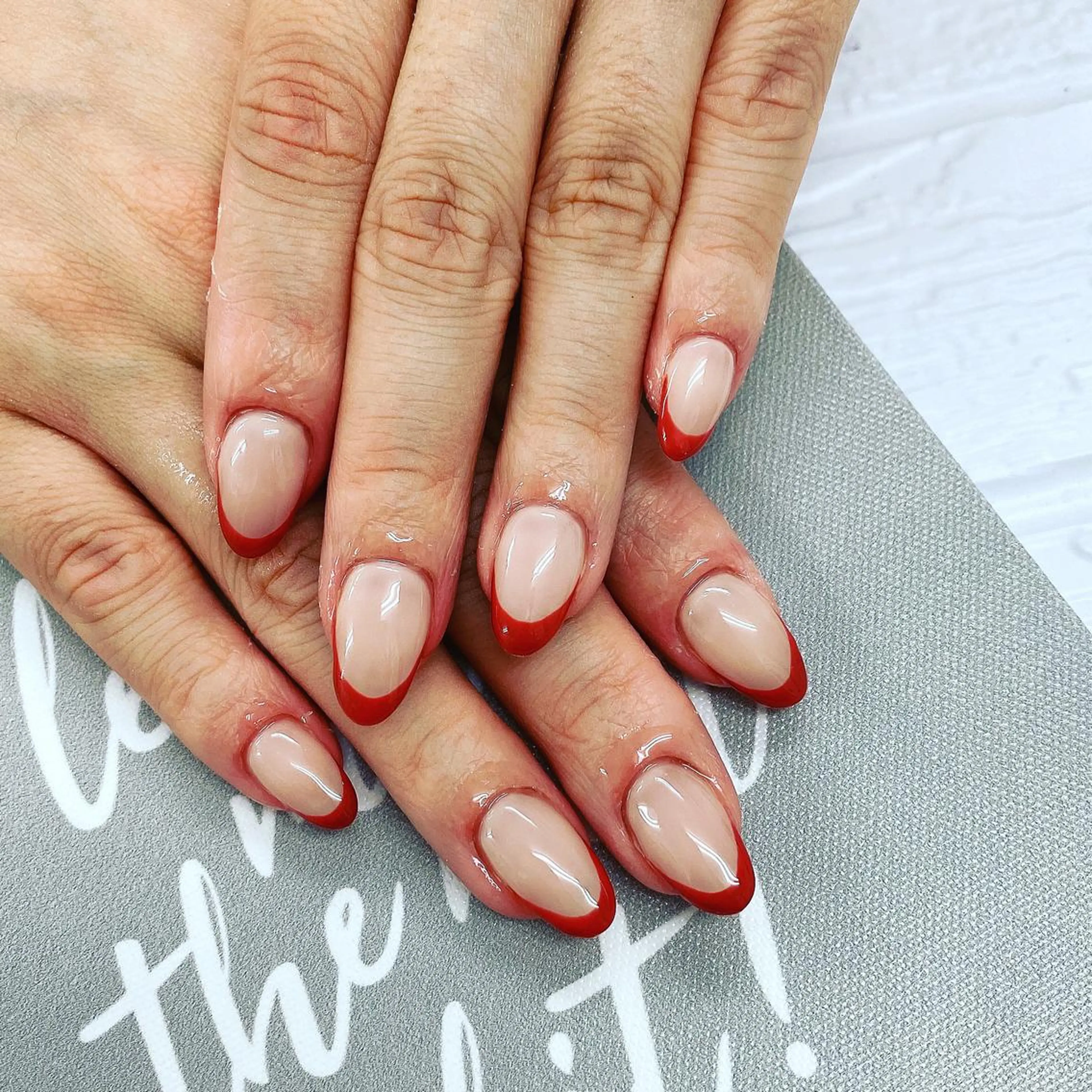 ネイル フレンチネイル 赤色 ハンドネイル N._._. clawのネイルデザイン