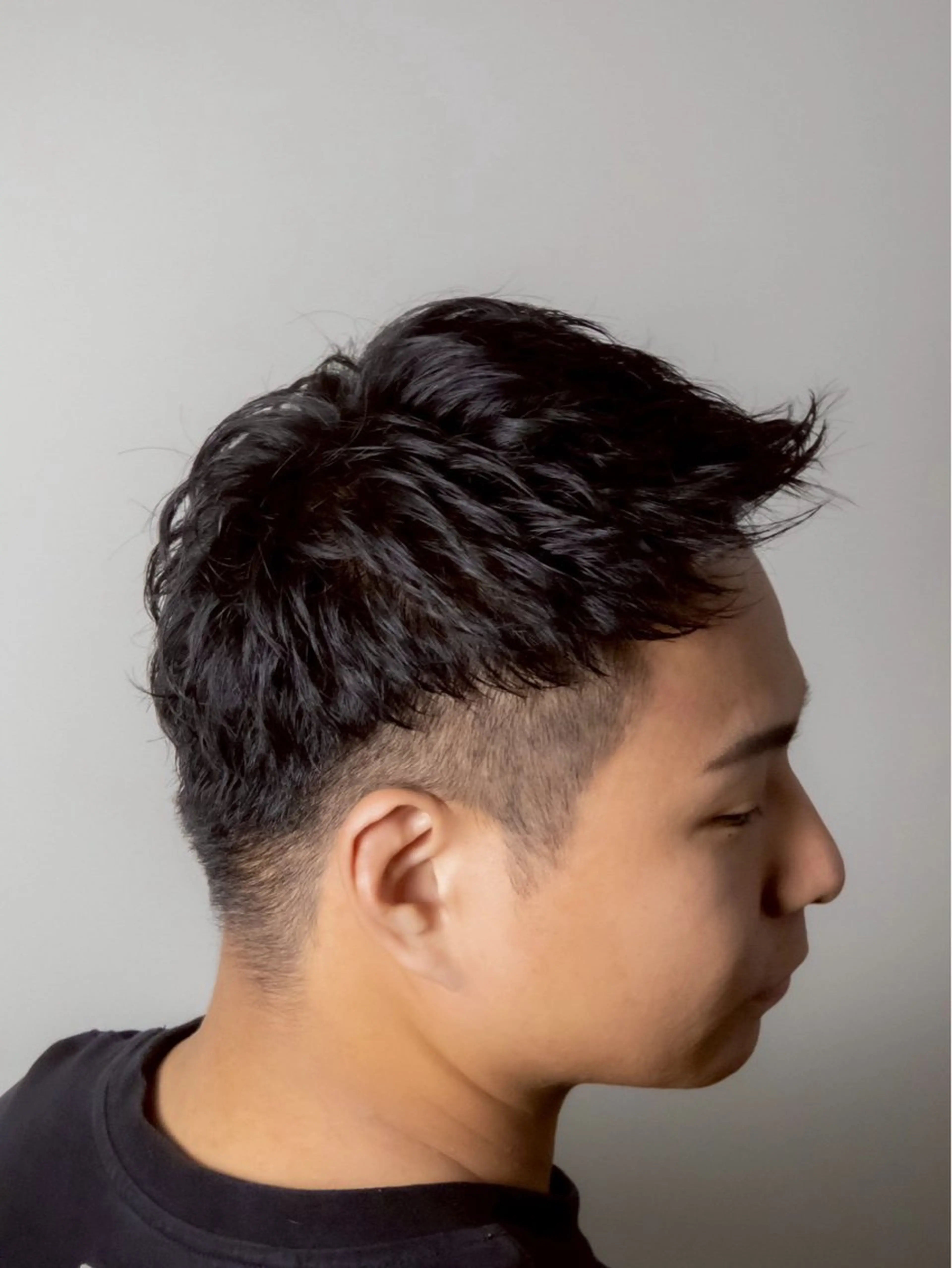 メンズ アイブロウ フジワラ ヤスのヘアスタイル