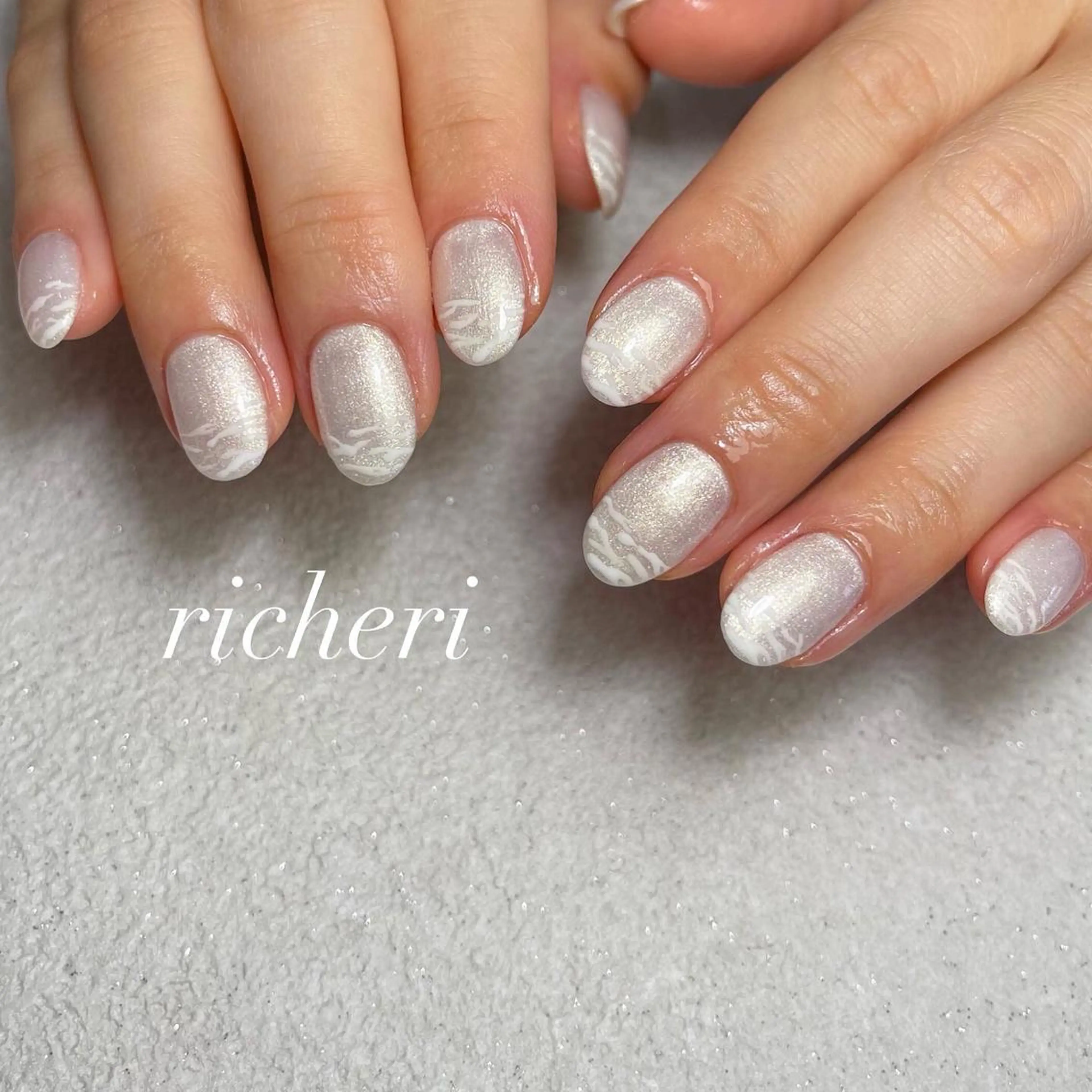 ミディアム ネイル 韓国風ヘア アートネイル フレンチネイル ジェルネイル ガラスフレンチ richeri beautyのエステ・リラクイメージ