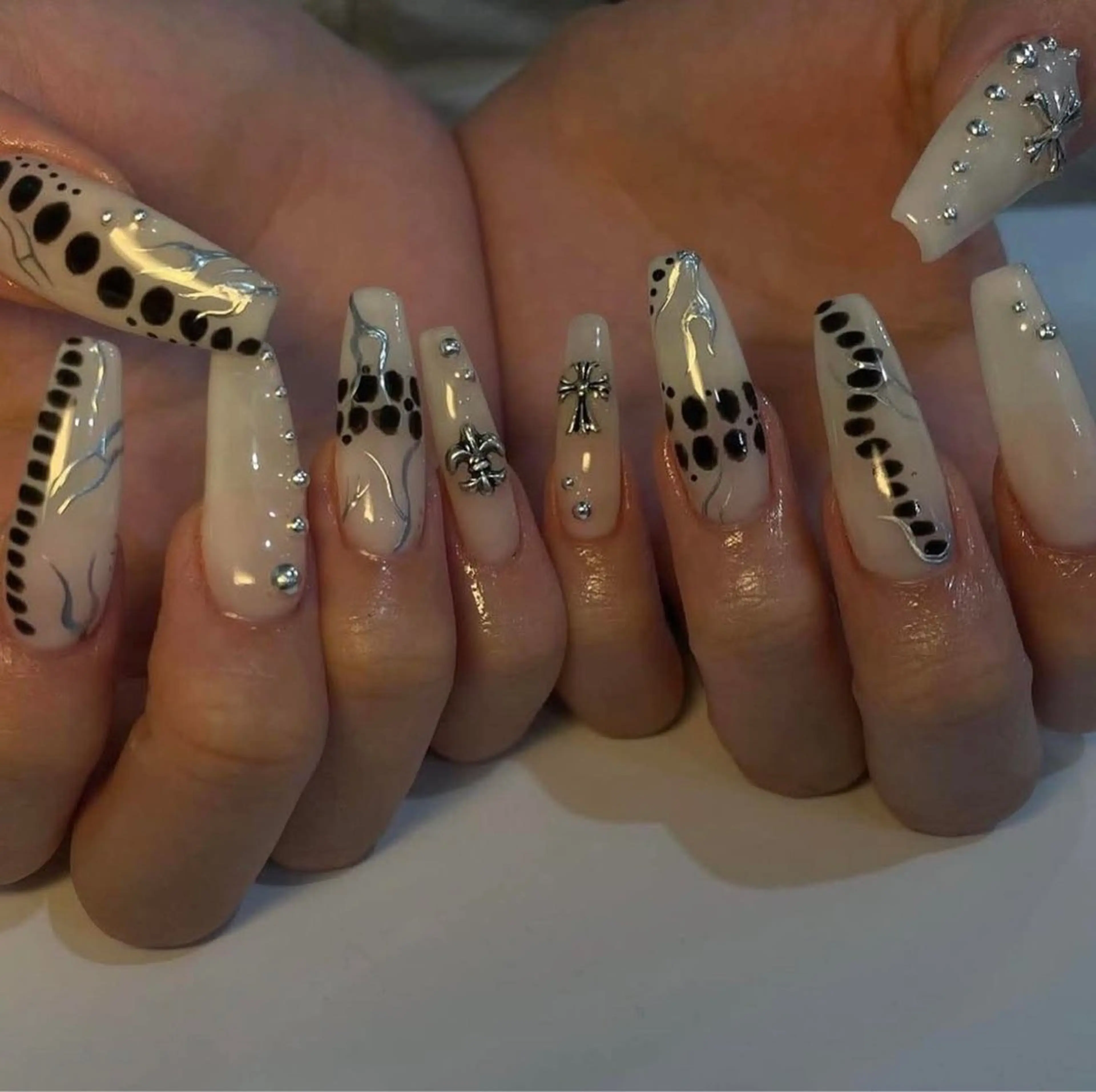 ネイル ハンドネイル HIN NAILのネイルデザイン