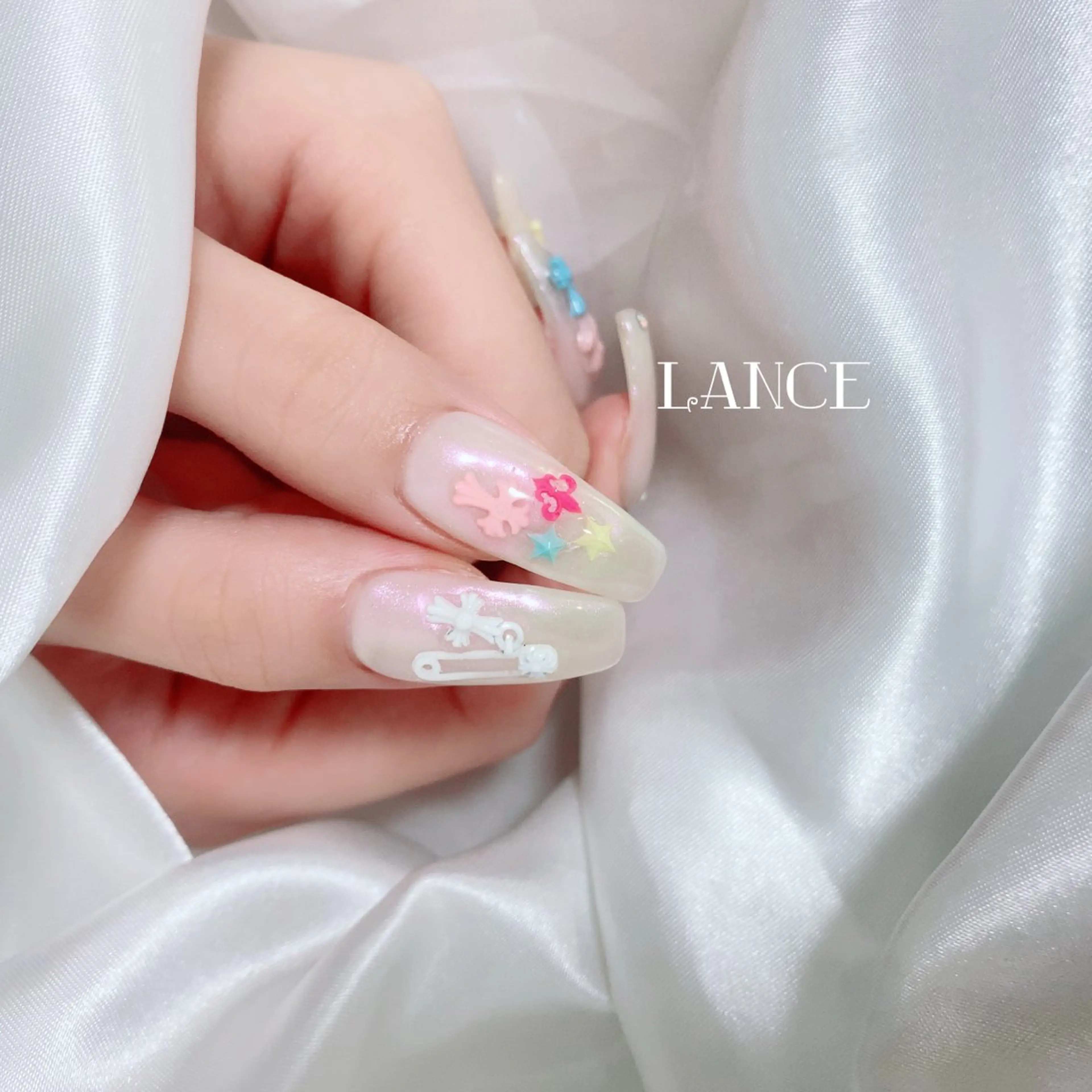 ネイル オーロラネイル フレンチネイル グラデーション キラキラネイル 韓国ネイル Lance nailのネイルデザイン