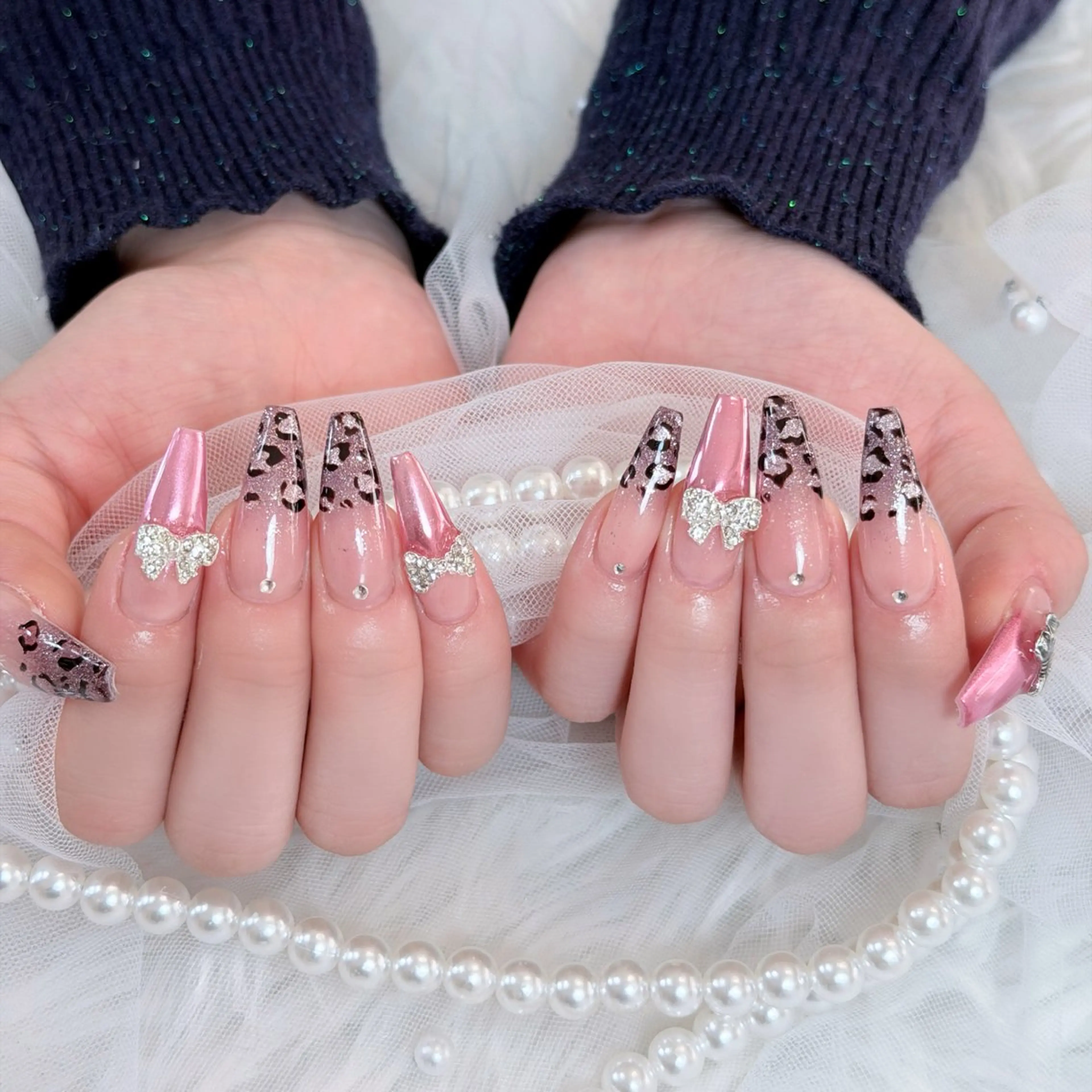 ネイル オーロラネイル ボルドー ブラウン 氷ネイル・うるうるネイル キラキラネイル ハンドネイル Julli NailStudioのネイルデザイン