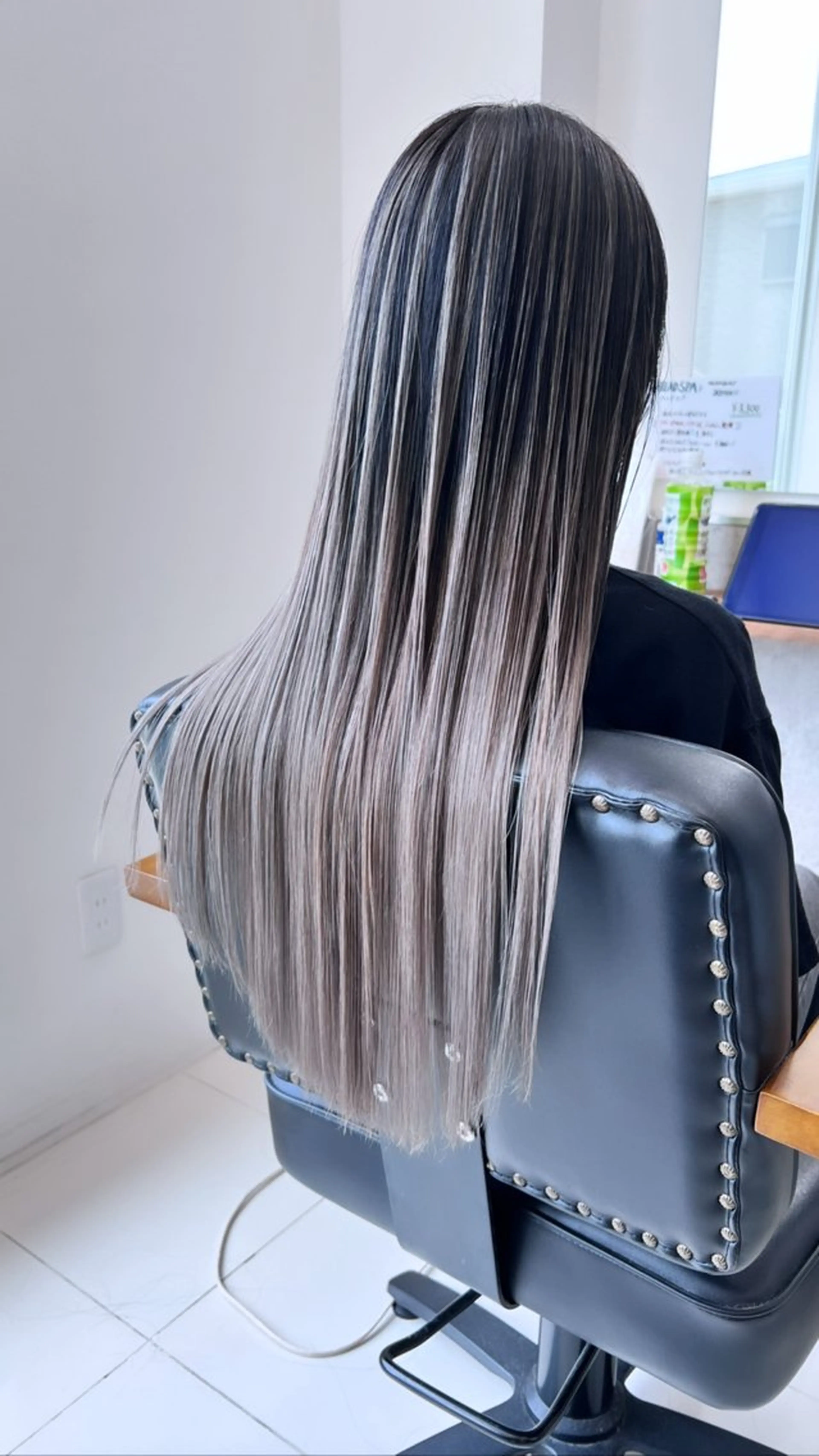 ロング カラー バレイヤージュ レイヤーカット ヘアカラー トリートメント VIRAL ヴァイラルのヘアスタイル