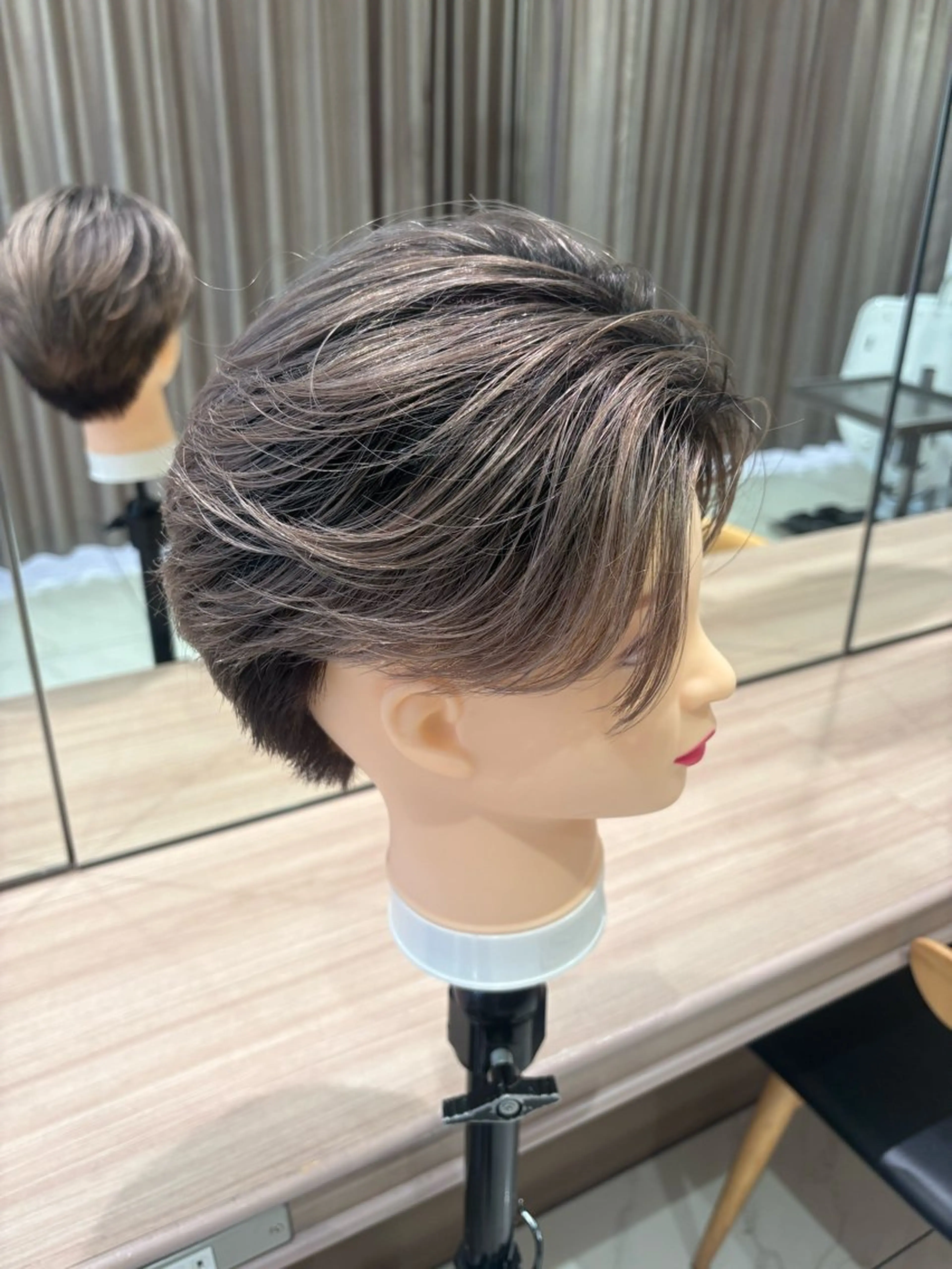 カラー メンズ メンズバレイヤージュ メンズブリーチ センターパート バレイヤージュ ブリーチ カット ヘアカラー トリートメント 寺内 紳悟のヘアスタイル