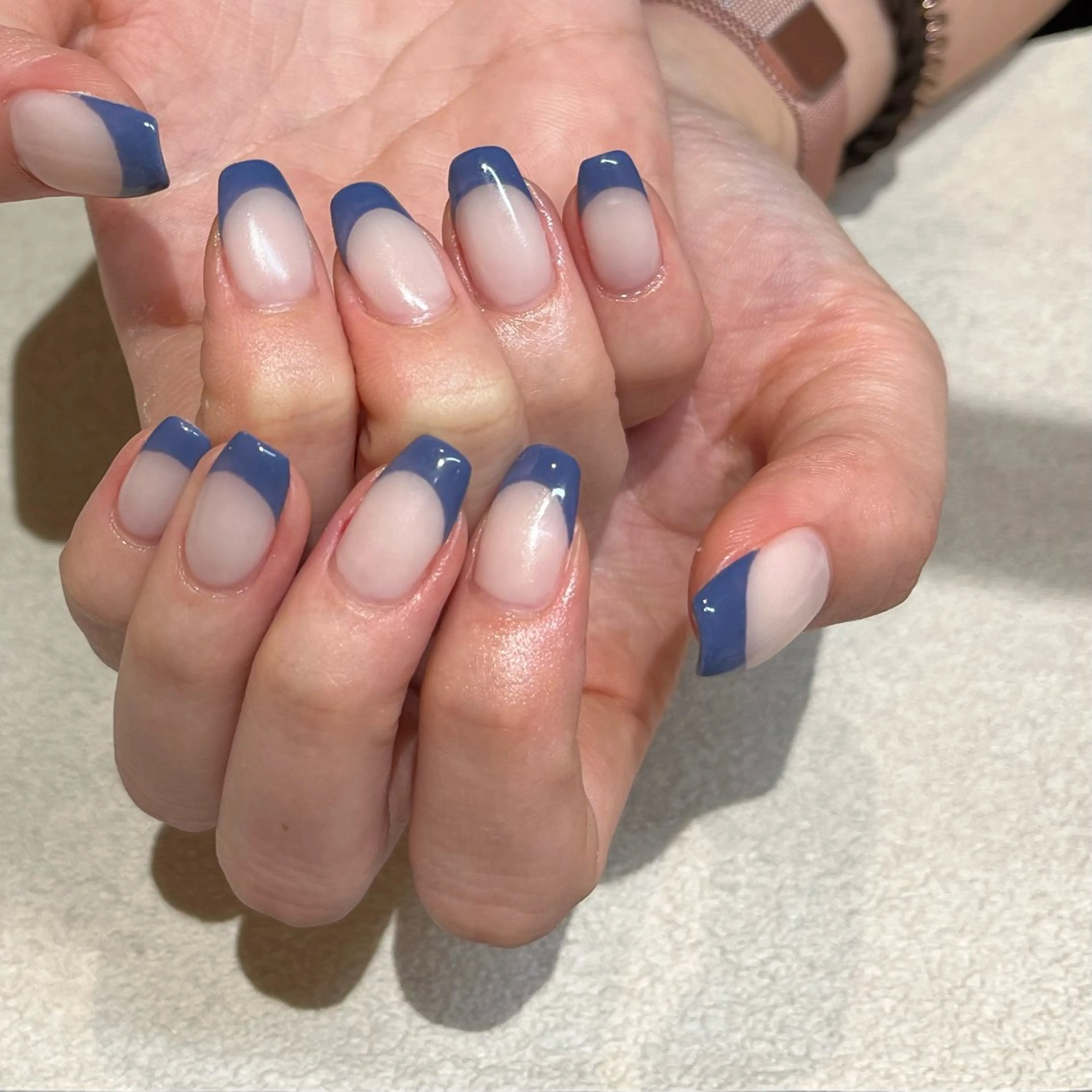 ネイル ブルー フレンチネイル ハンドネイル 米倉 五織のネイルデザイン