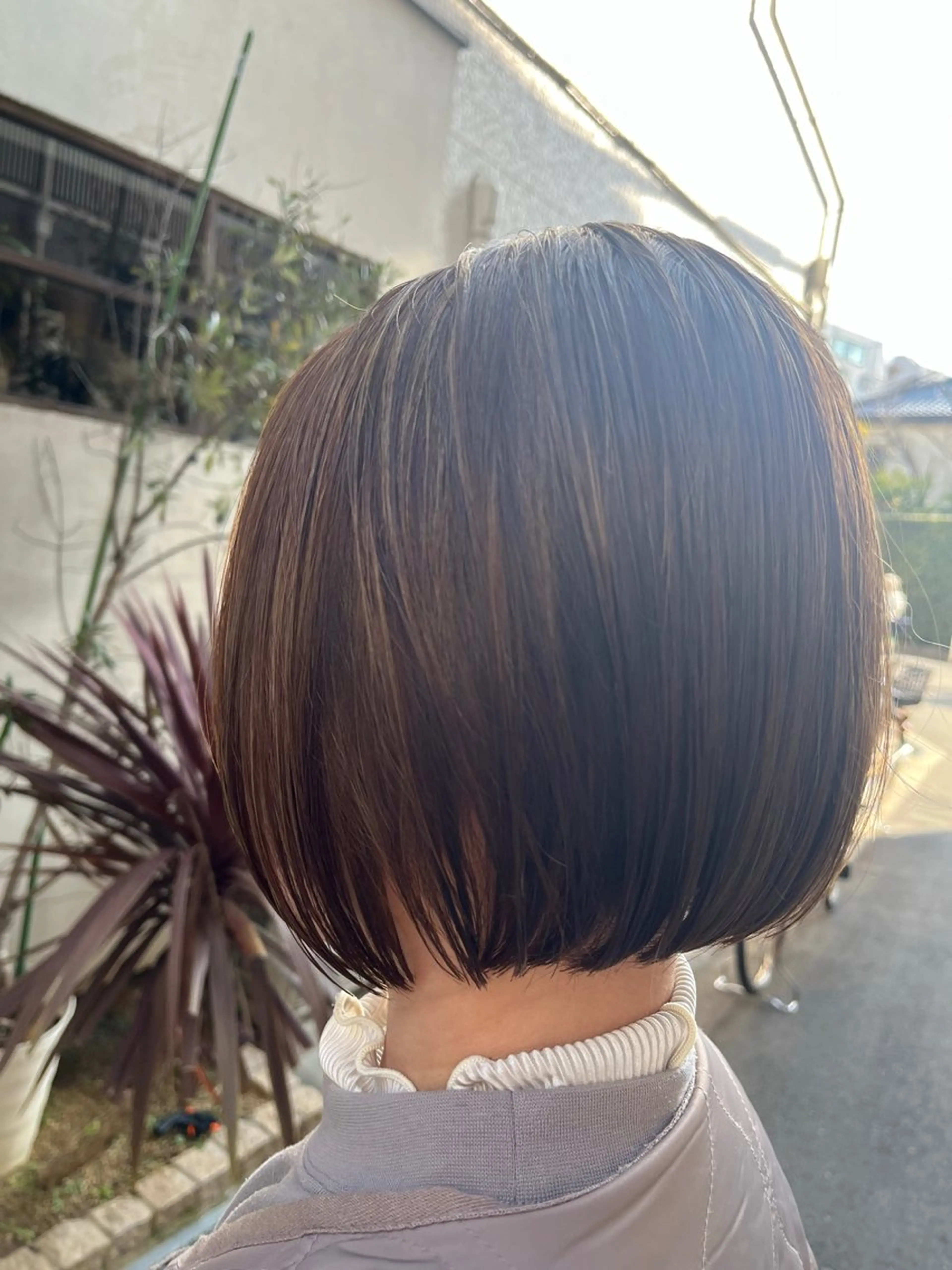 ショート カラー 切りっぱなしボブ 透明感カラー ハイライトカラー ボブ ハイライト nicahair maiのヘアスタイル
