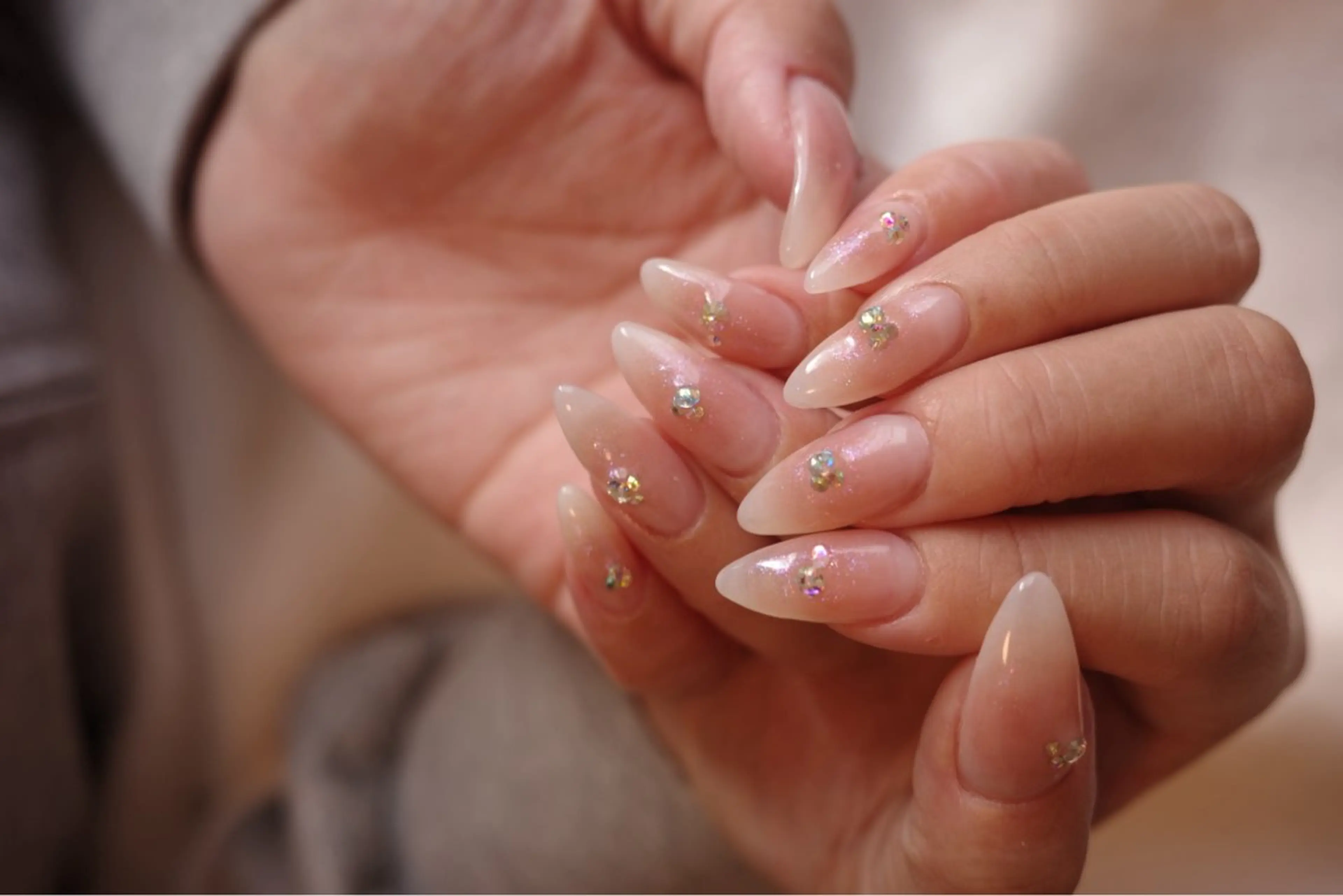 ネイル ハンドネイル フットネイル Locèlon .のネイルデザイン