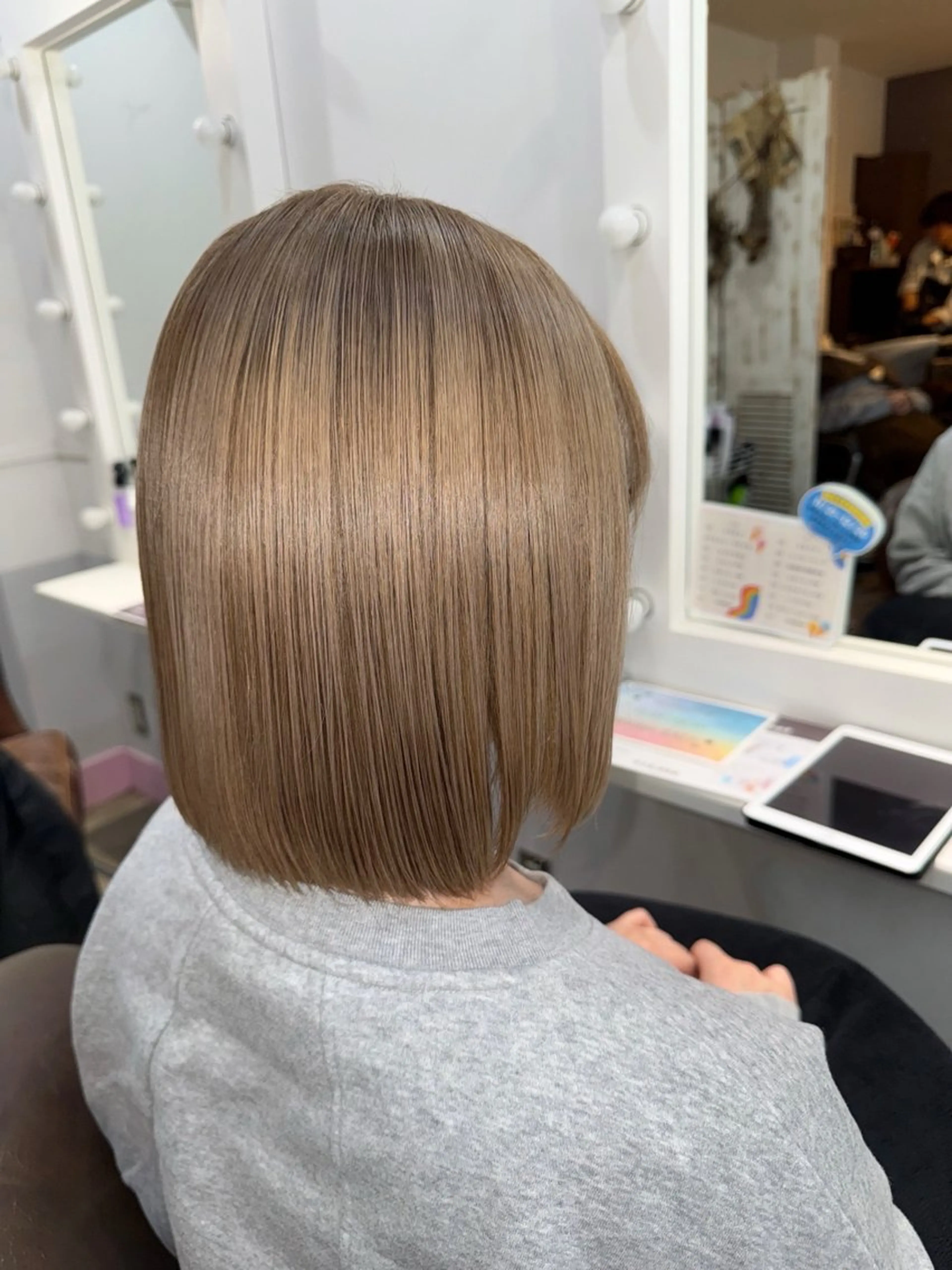 ミディアム カラー ブリーチ 坂柳 朱音のヘアスタイル