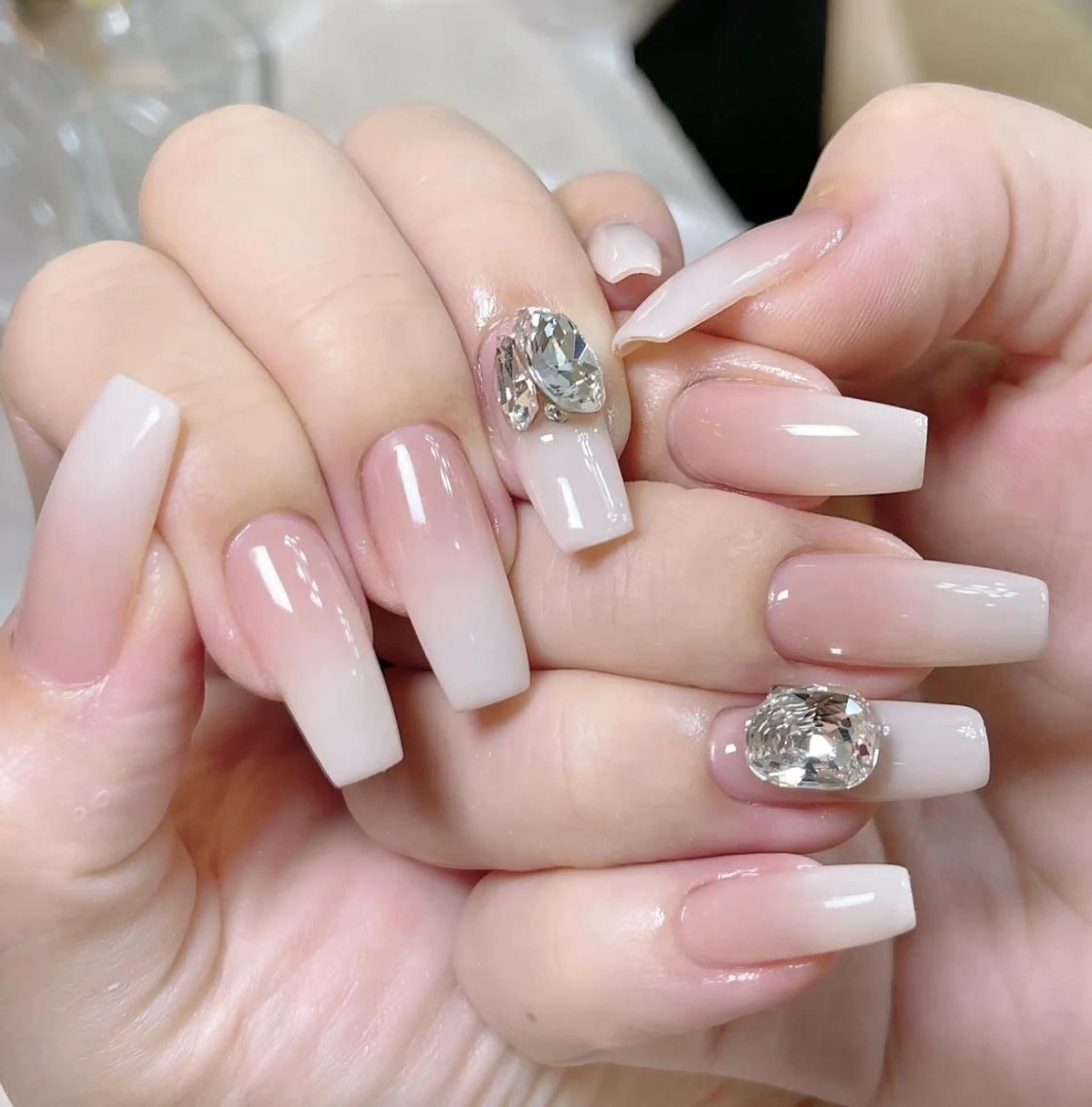 ネイル アートネイル 長さ出し ネイルチップ Queens テイのネイルデザイン