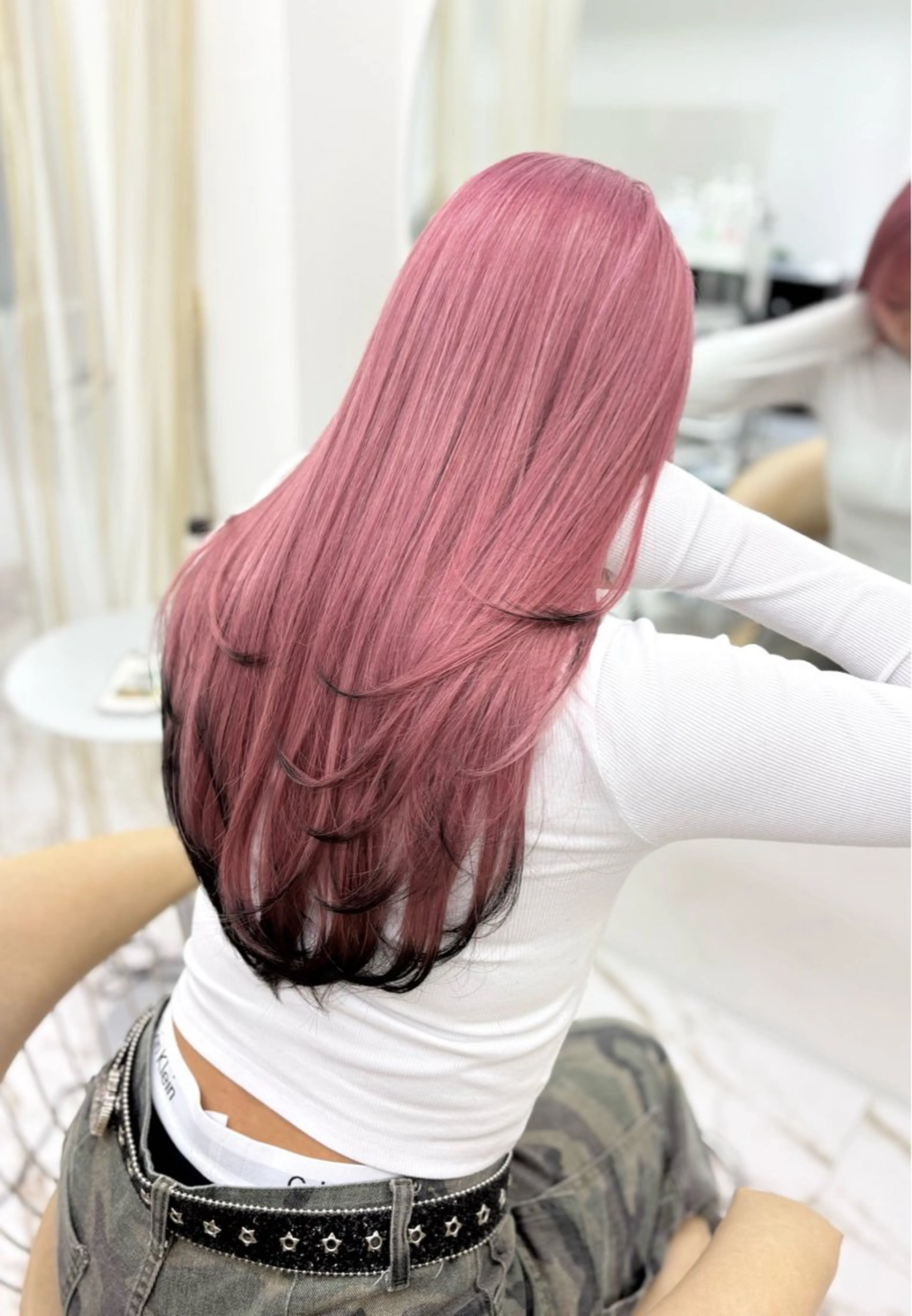 ロング レイヤーカット ヘアカラー Haruna/河原町 ハイトーン🤍のヘアスタイル