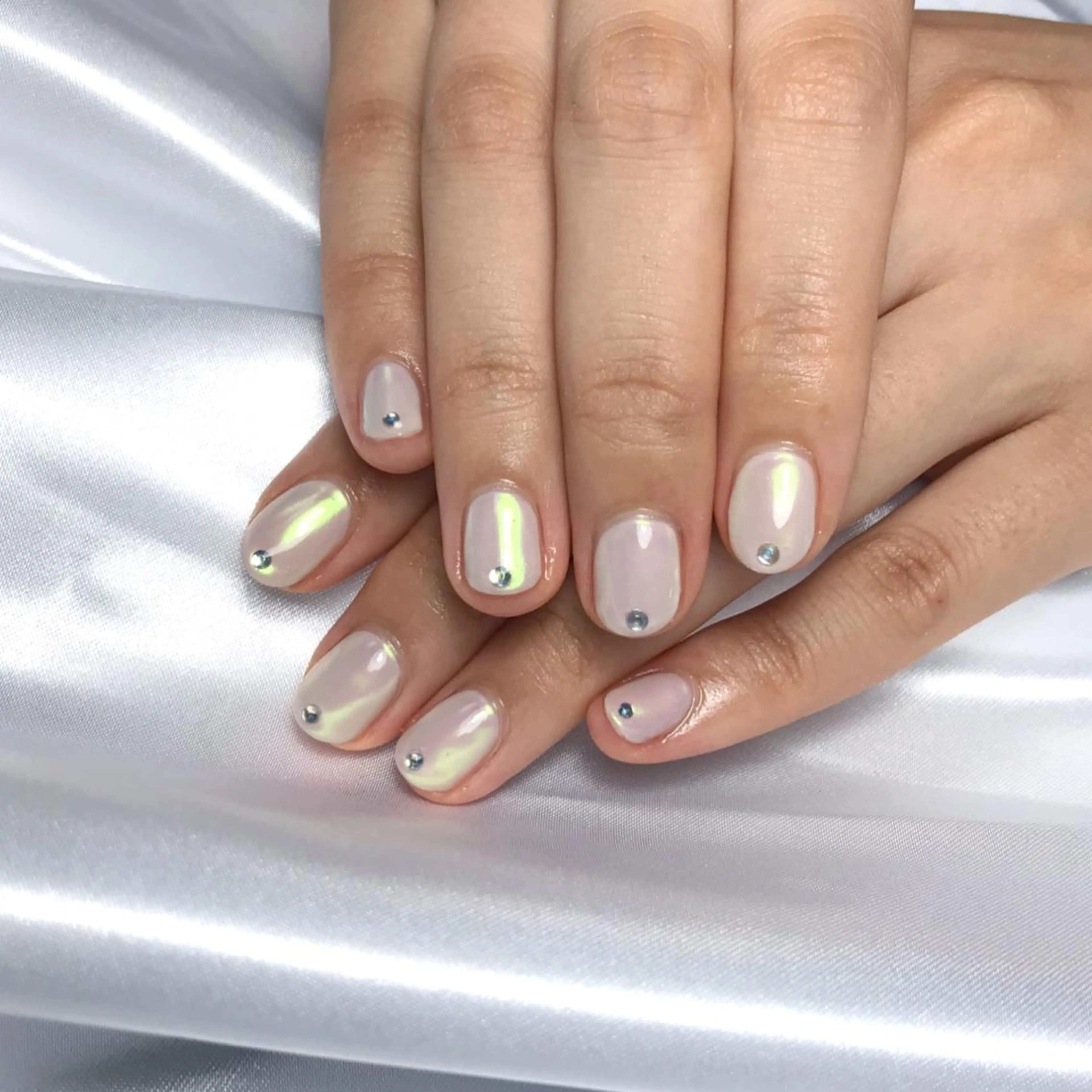 ネイル オーロラネイル ミラーネイル ハンドネイル 💅chainail _aiのネイルデザイン