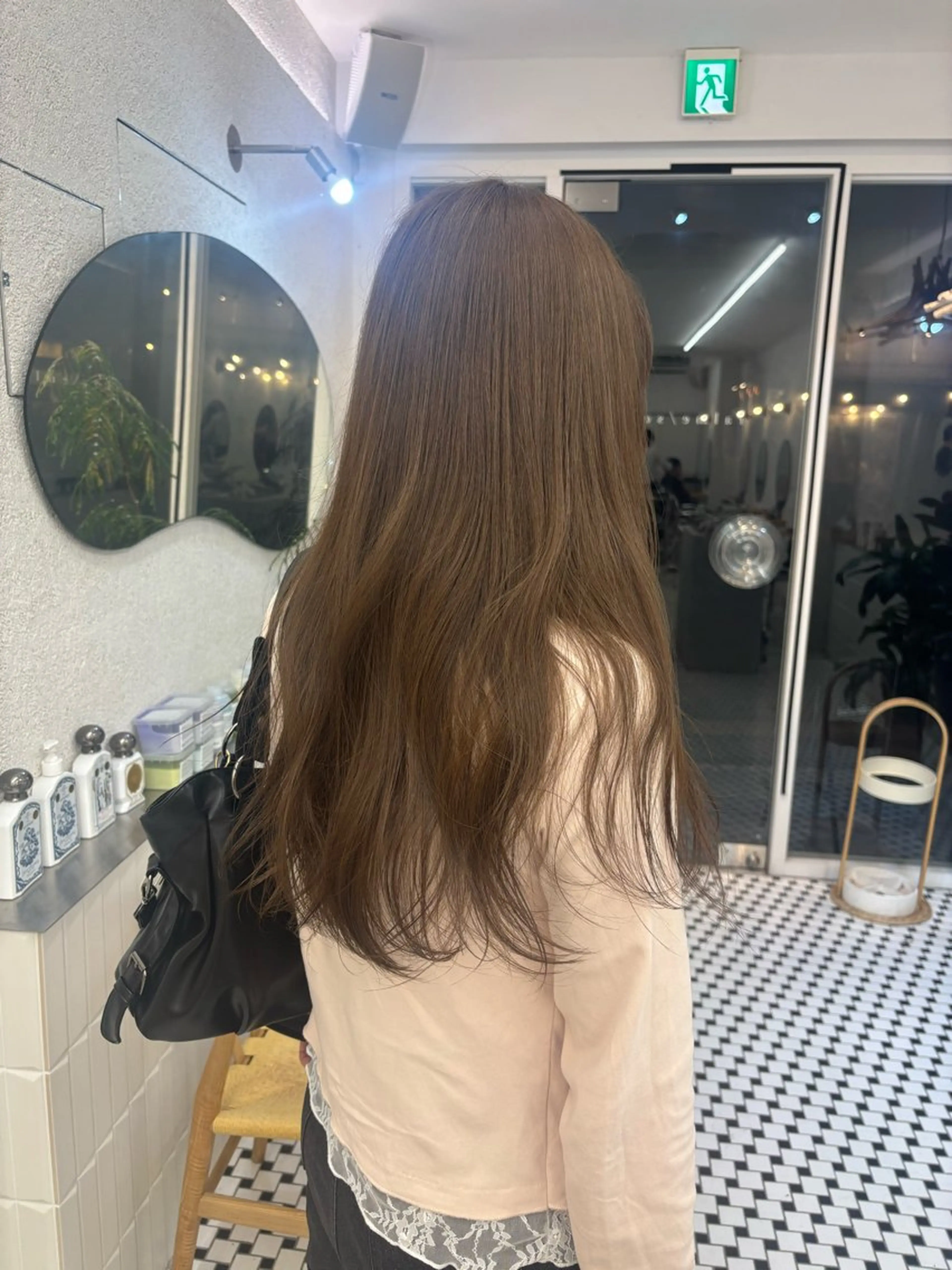 ロング カラー ヘアカラー 🧸ミルクティー／ 顔周りレイヤー/ミクのヘアスタイル