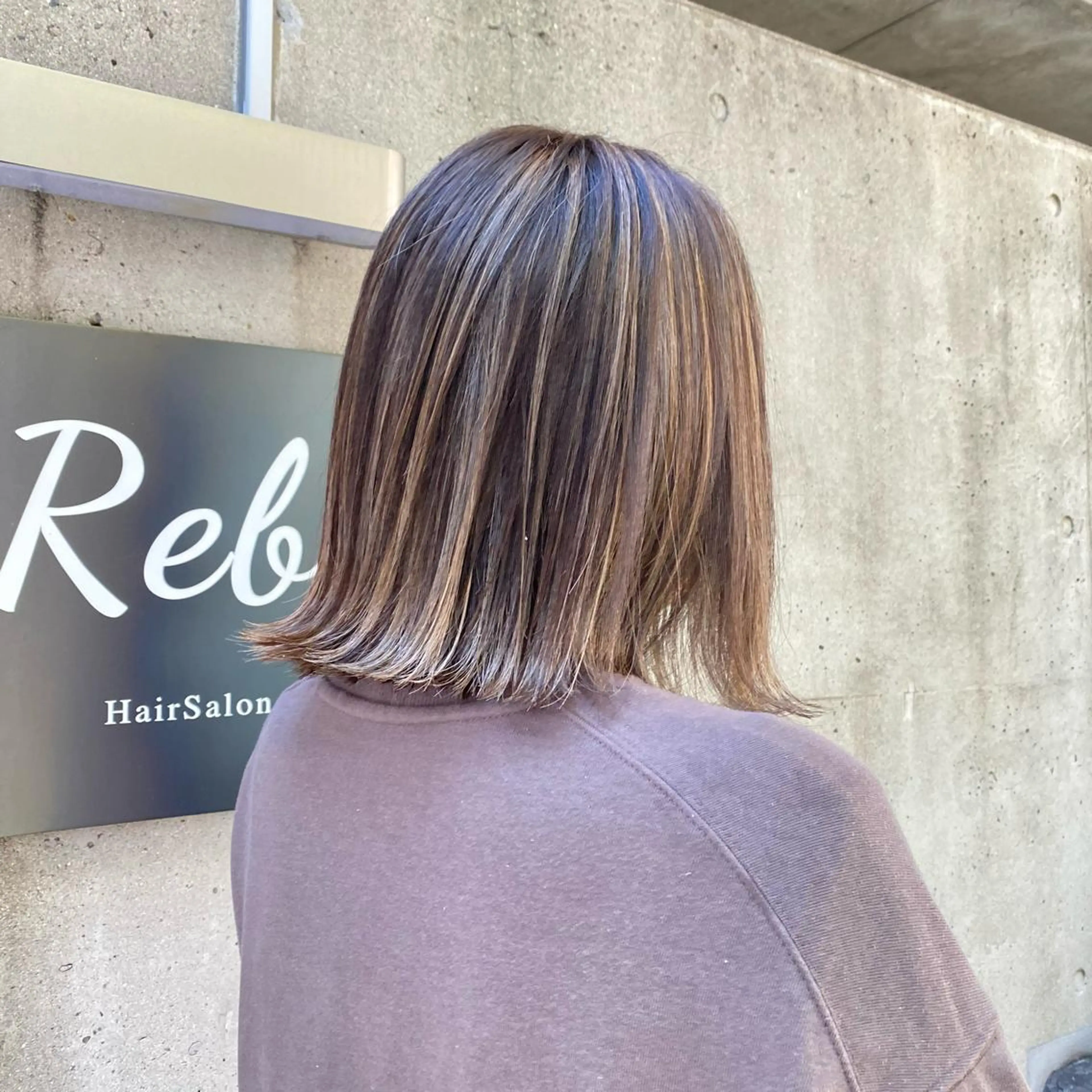 ショート カラー ネイル マツエク・マツパ ハイライトカラー ボブ 伸ばしかけ ハイライト 外ハネヘア 中山 天地のヘアスタイル