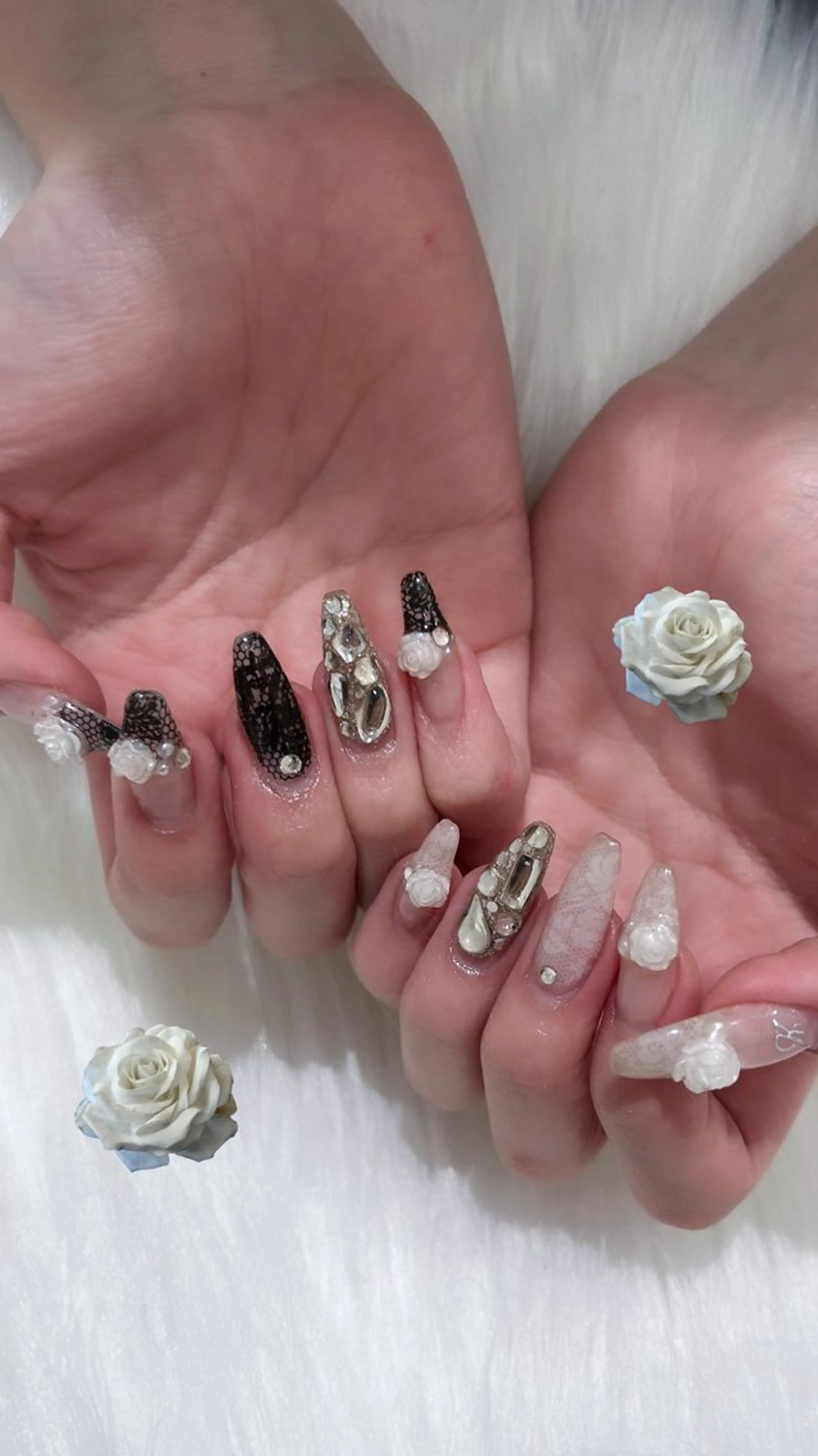 ネイル レース ワンホンネイル ハンドネイル 🤍Earth笛吹 𝑴𝒂𝒏𝒂🤍のネイルデザイン