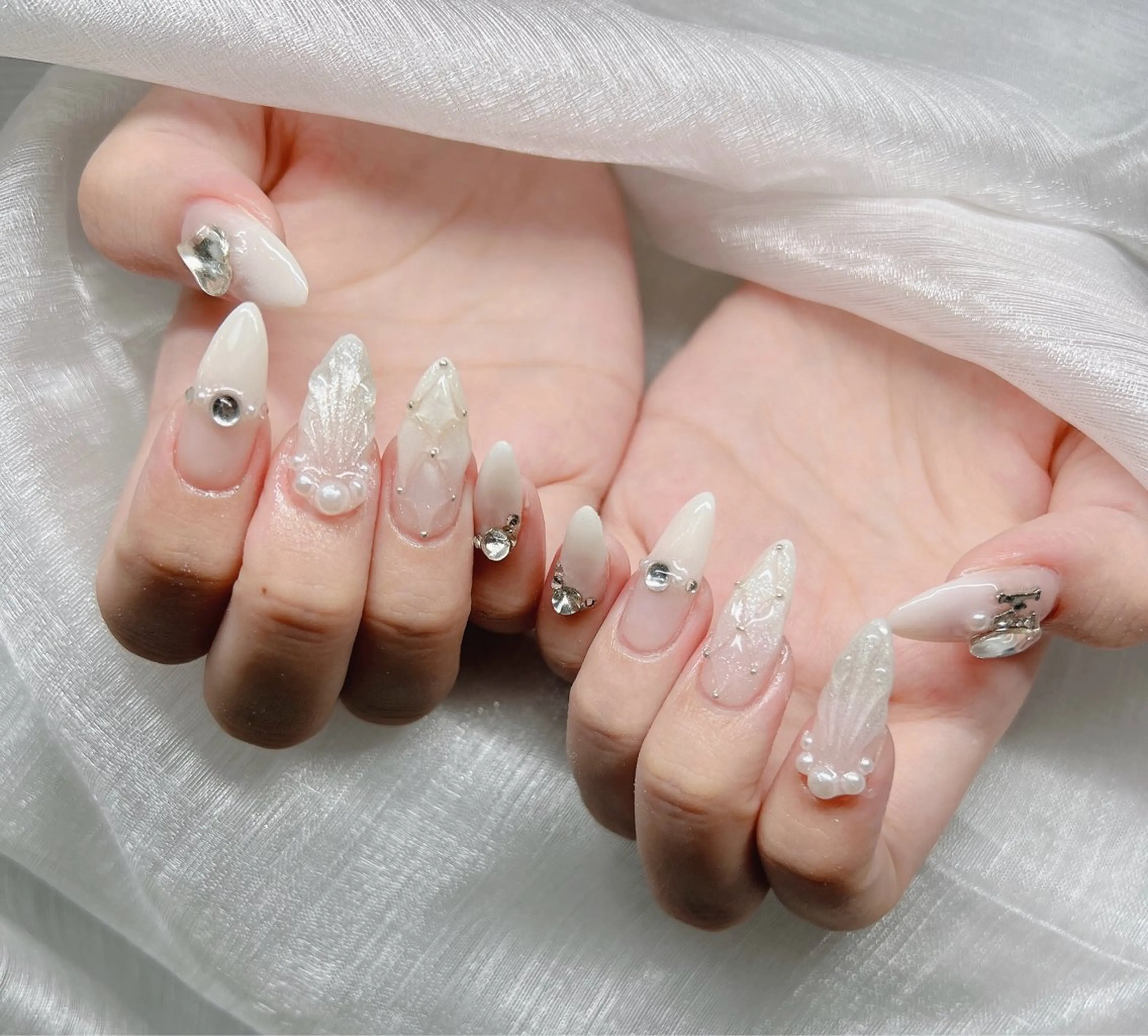 ネイル 長さ出し グラデーション 卒業式 キラキラネイル マグネットネイル ハンドネイル Lee Nailsのネイルデザイン