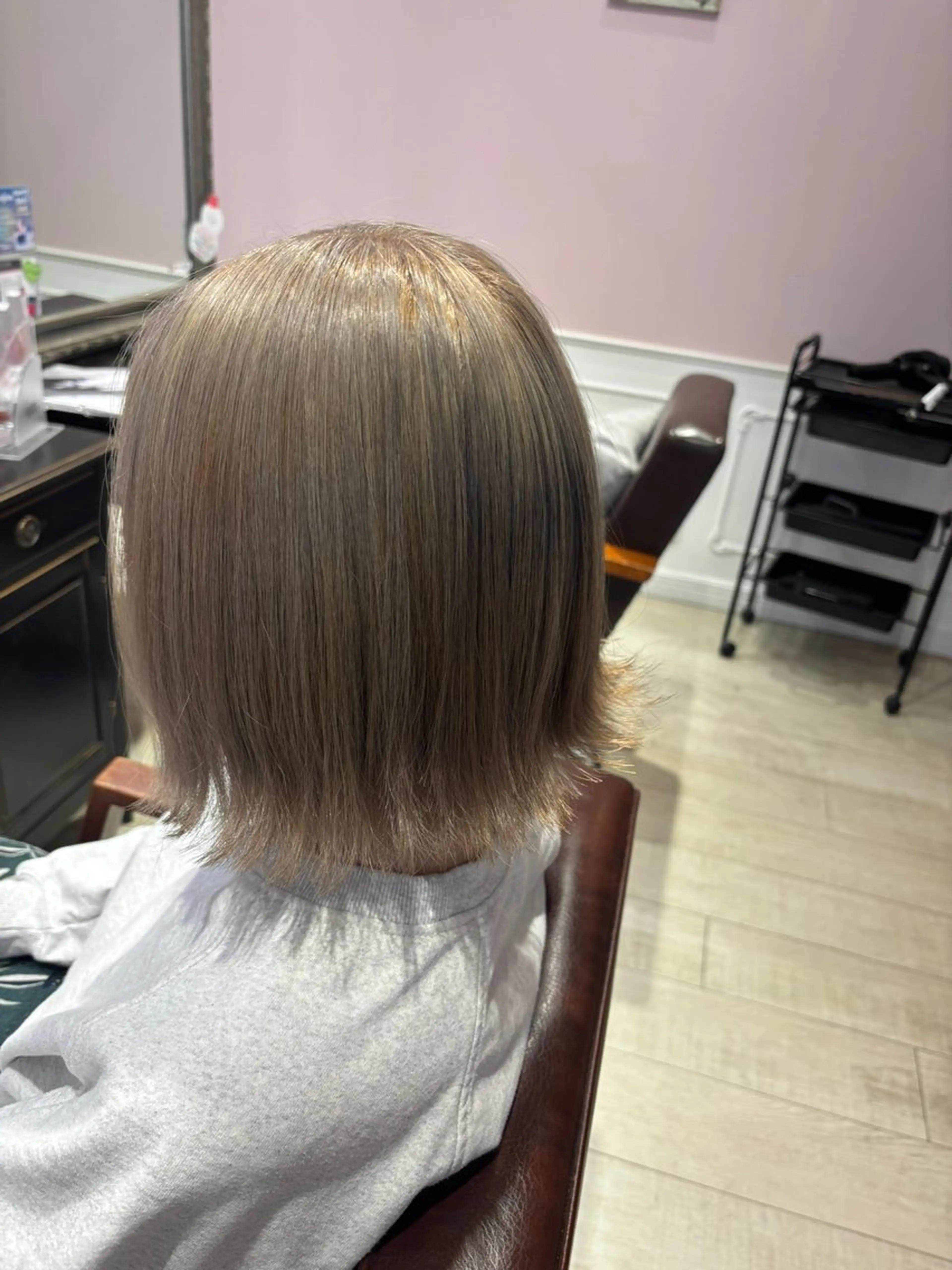 ミディアム ツヤ感カラーレイヤー カット川野莉空のヘアスタイル