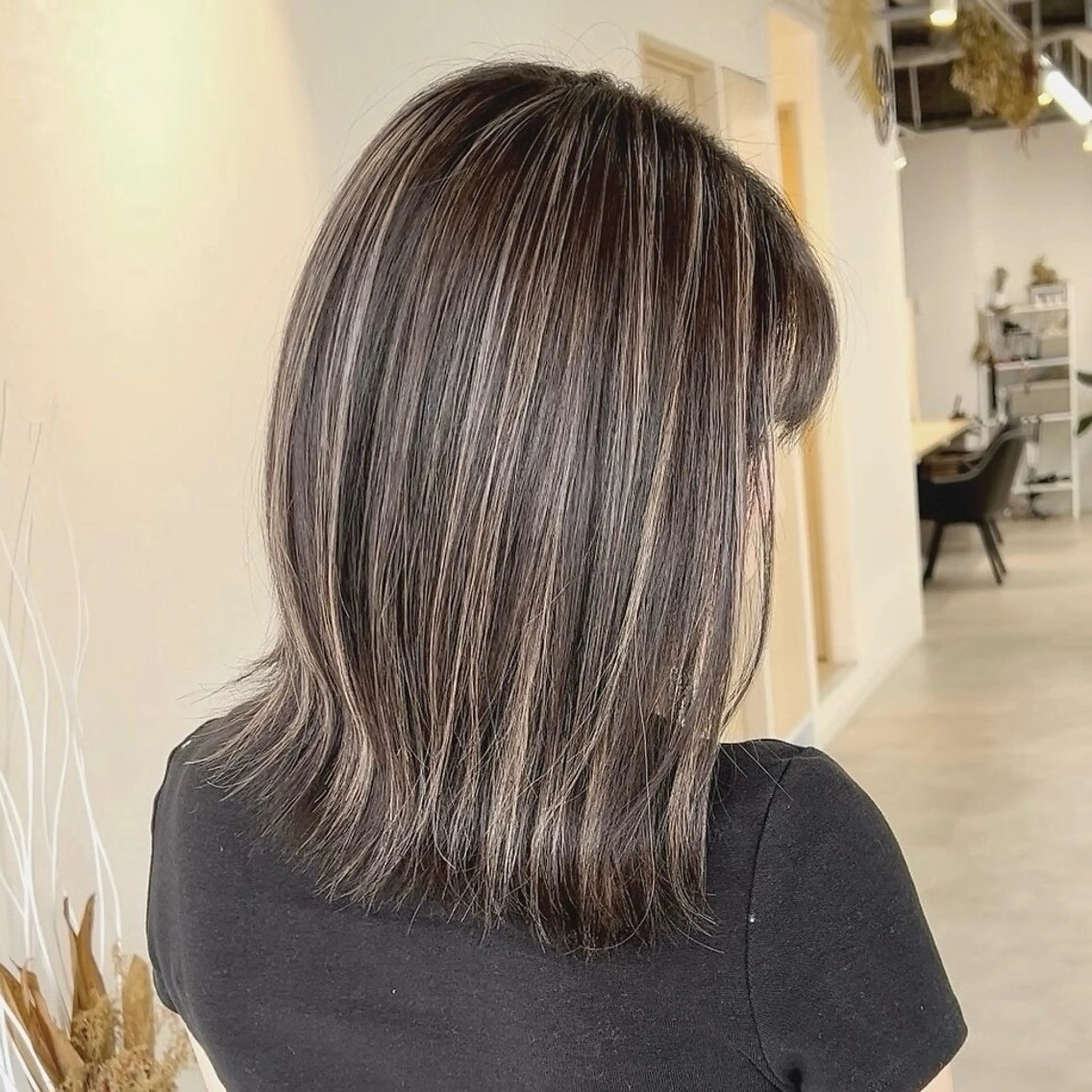 ミディアム カラー ハイライトカラー ハイライト 艶カラー/レイヤー/ ハイトーン/まなみのヘアスタイル