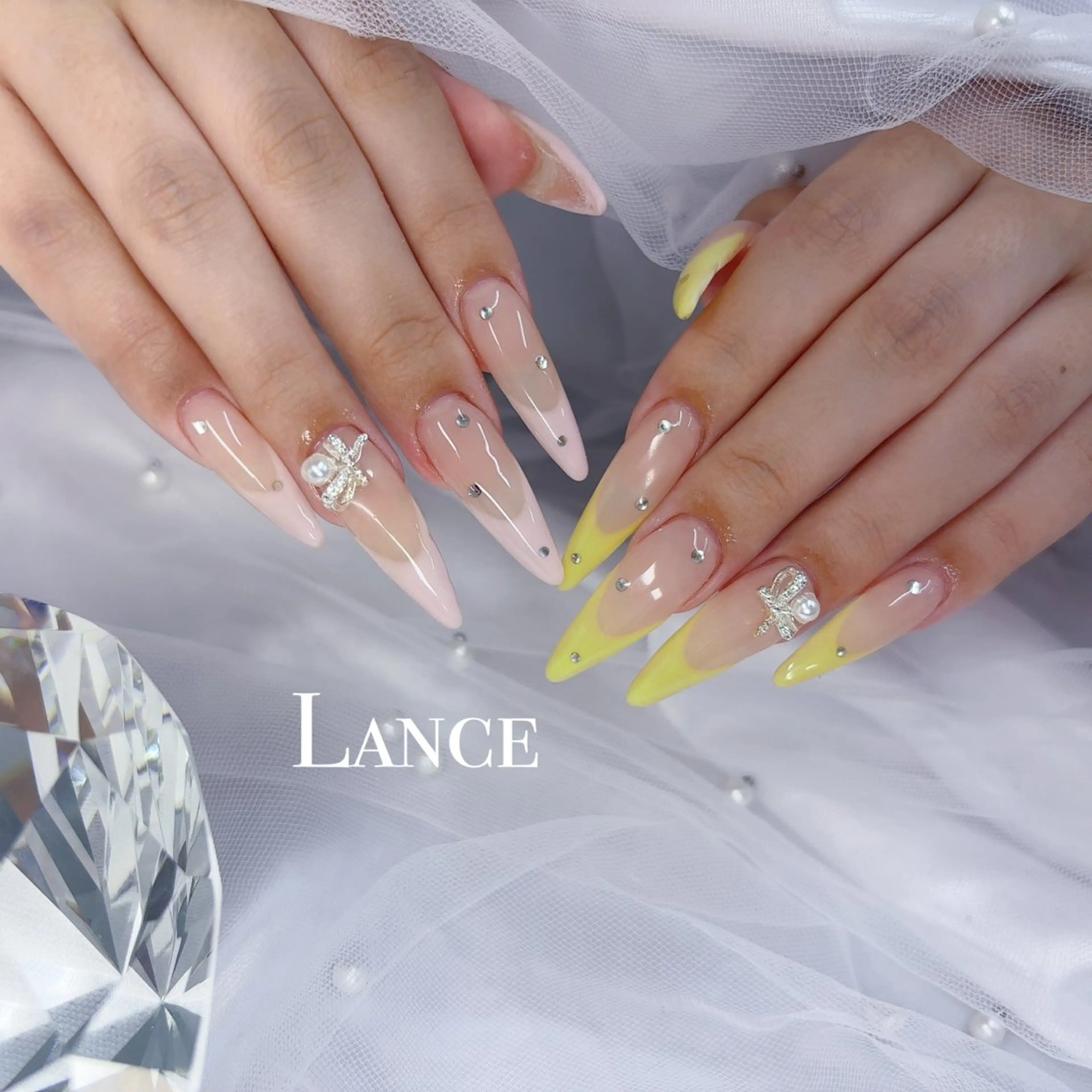 ネイル オーロラネイル ドット フットネイル 氷ネイル・うるうるネイル キラキラネイル ハンドネイル Lance nailのネイルデザイン