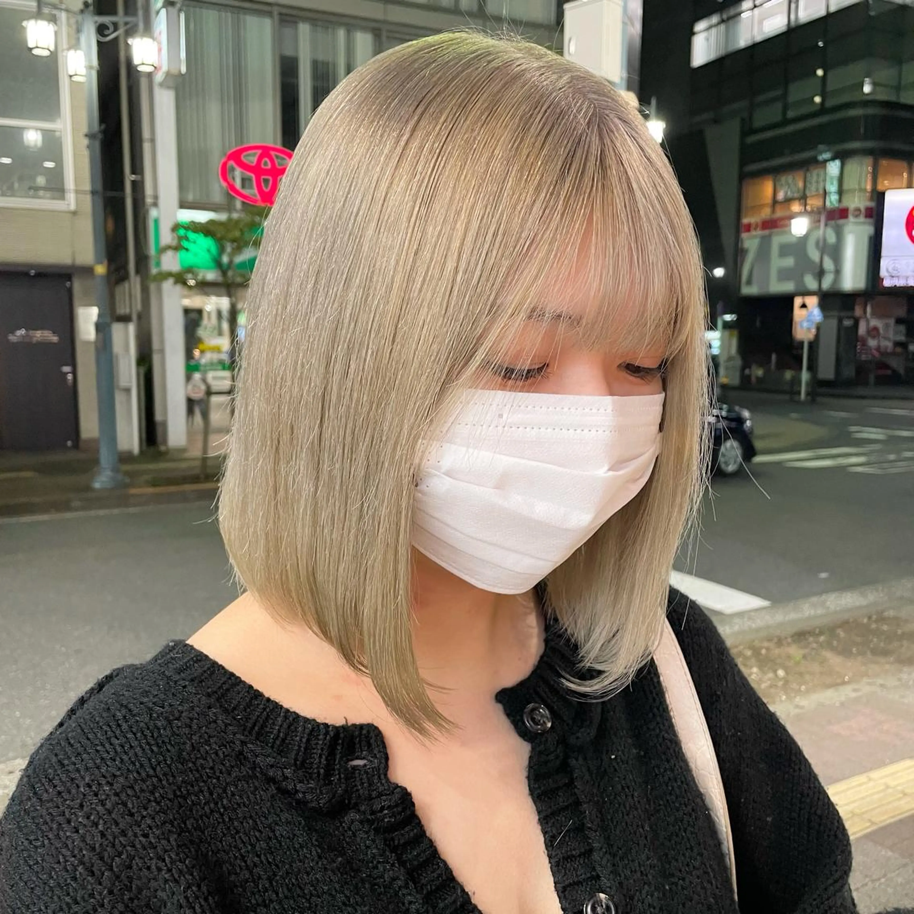 ミディアム カラー ダブルカラー ハイトーンカラー aya/小顔レイヤー /柔らかカラーのヘアスタイル