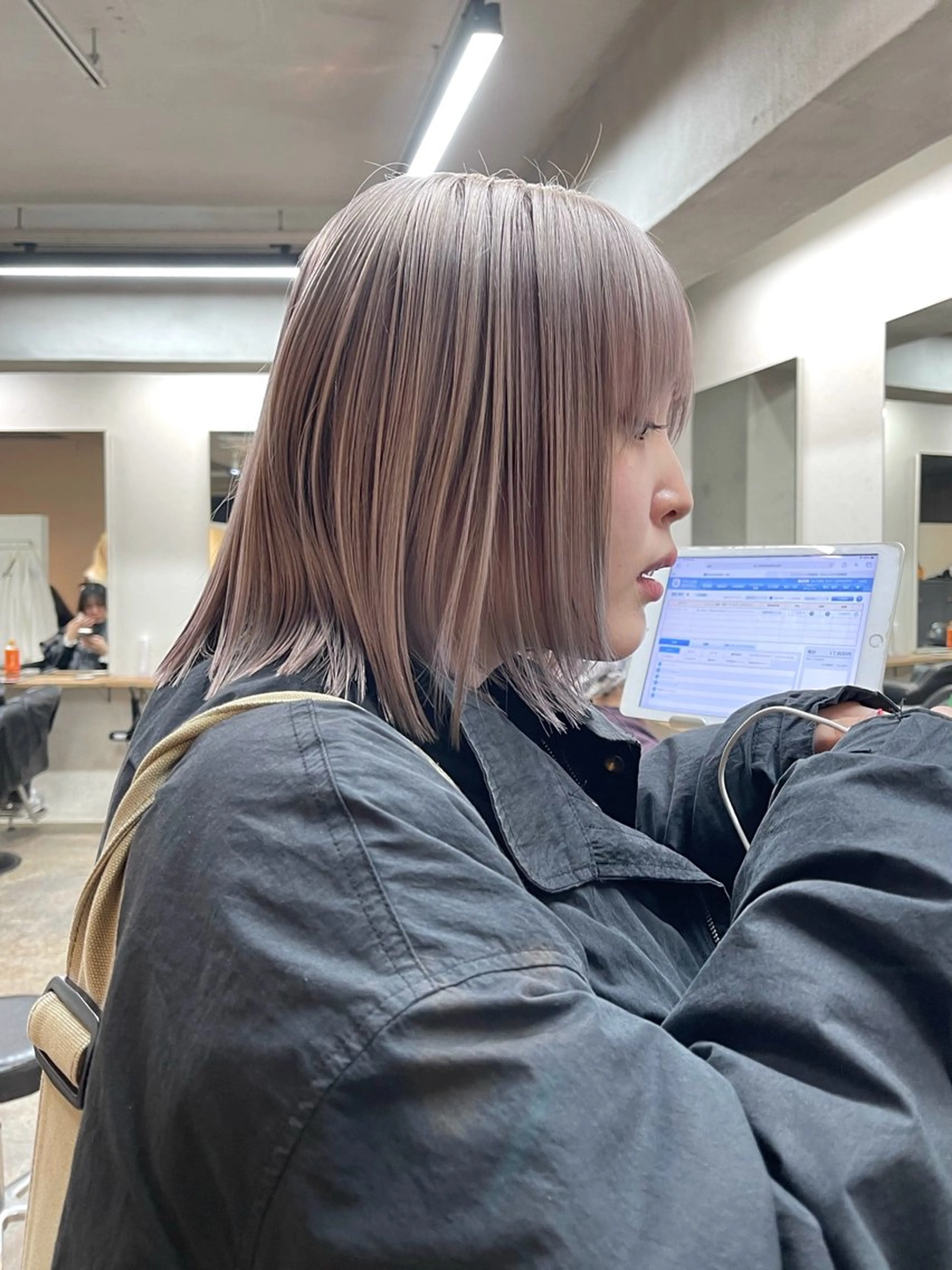 ミディアム カラー ハイトーンカラー ボブ カット ヘアカラー トリートメント 安部佑哉/ハイトーン /レイヤー/ブリーチのヘアスタイル