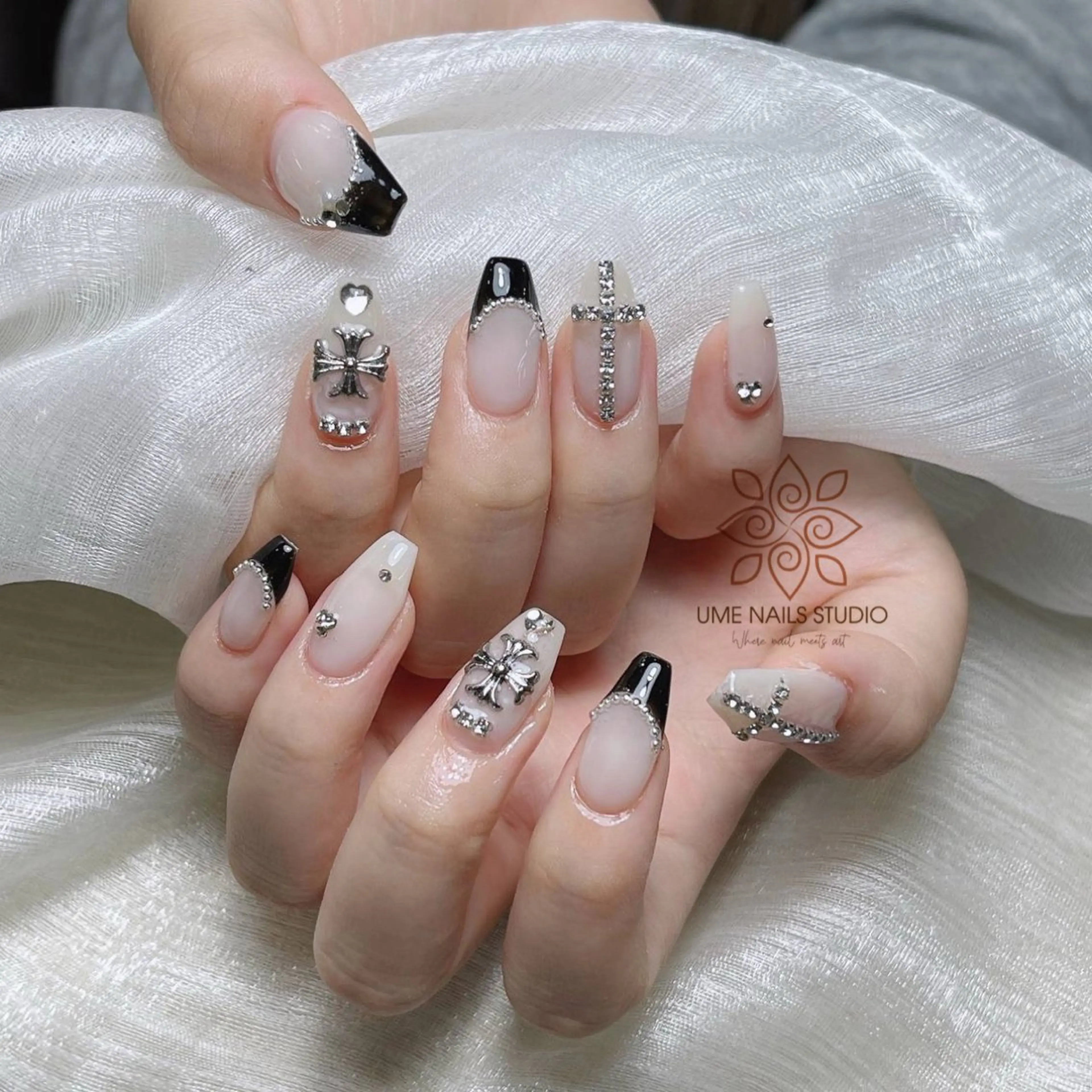 ネイル チークネイル クリアネイル ガーリー キラキラネイル 韓国ネイル Ume Nail Studioのネイルデザイン