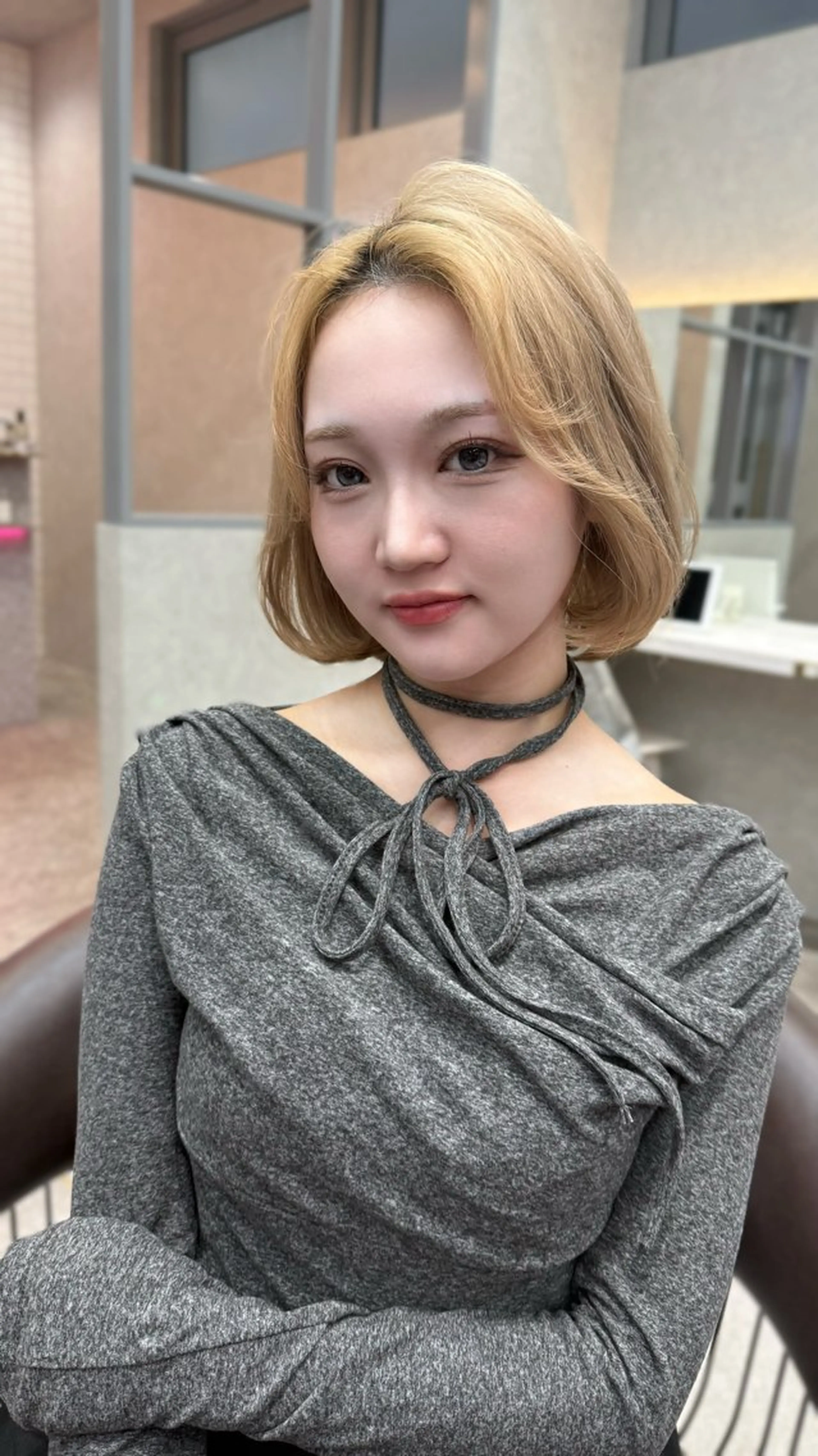 ミディアム karin ボブハイトーンのヘアスタイル