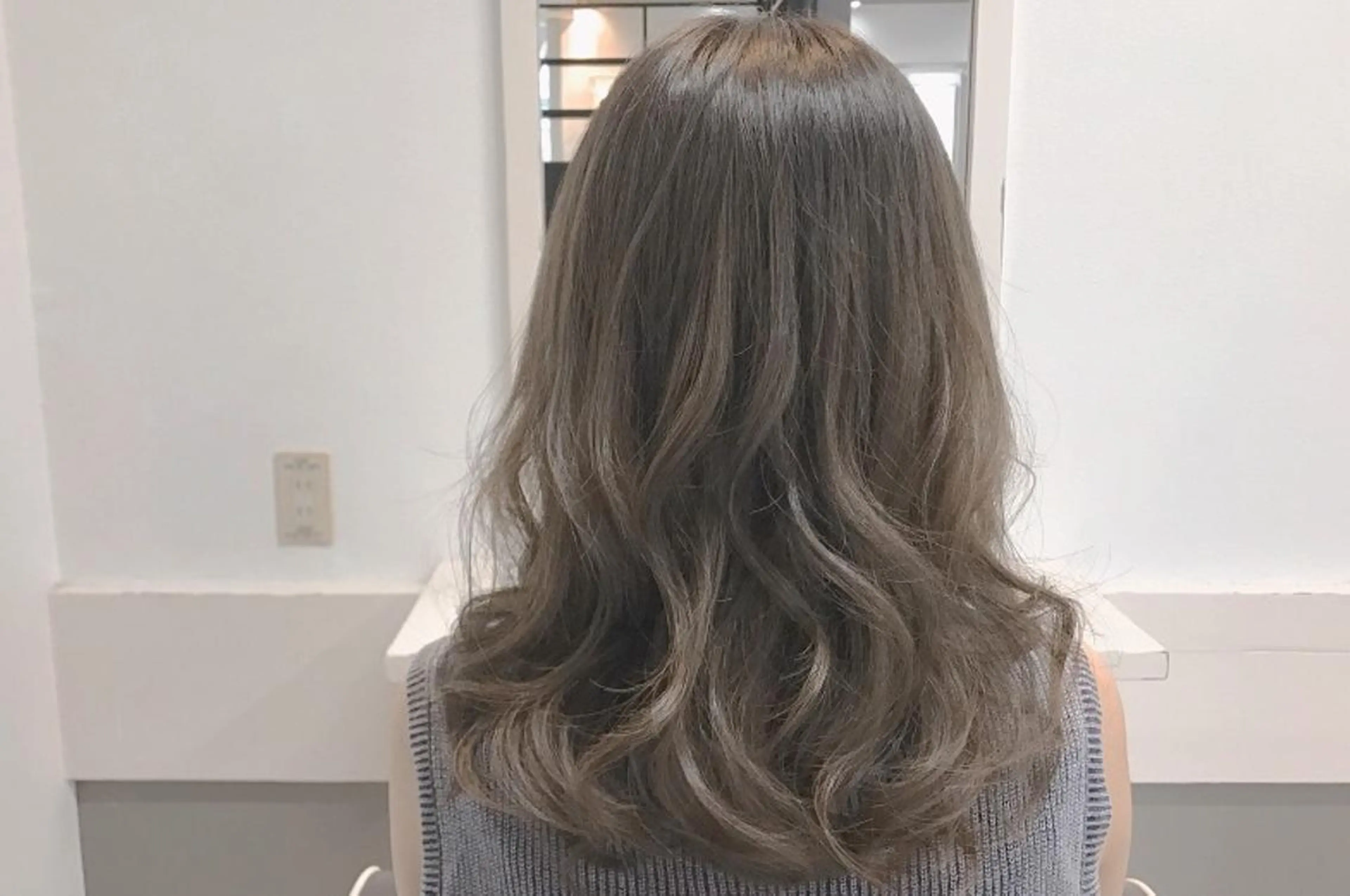 ロング カラー アッシュ ベージュカラー カット パーマ トリートメント GiseL ジゼル六本松のヘアスタイル