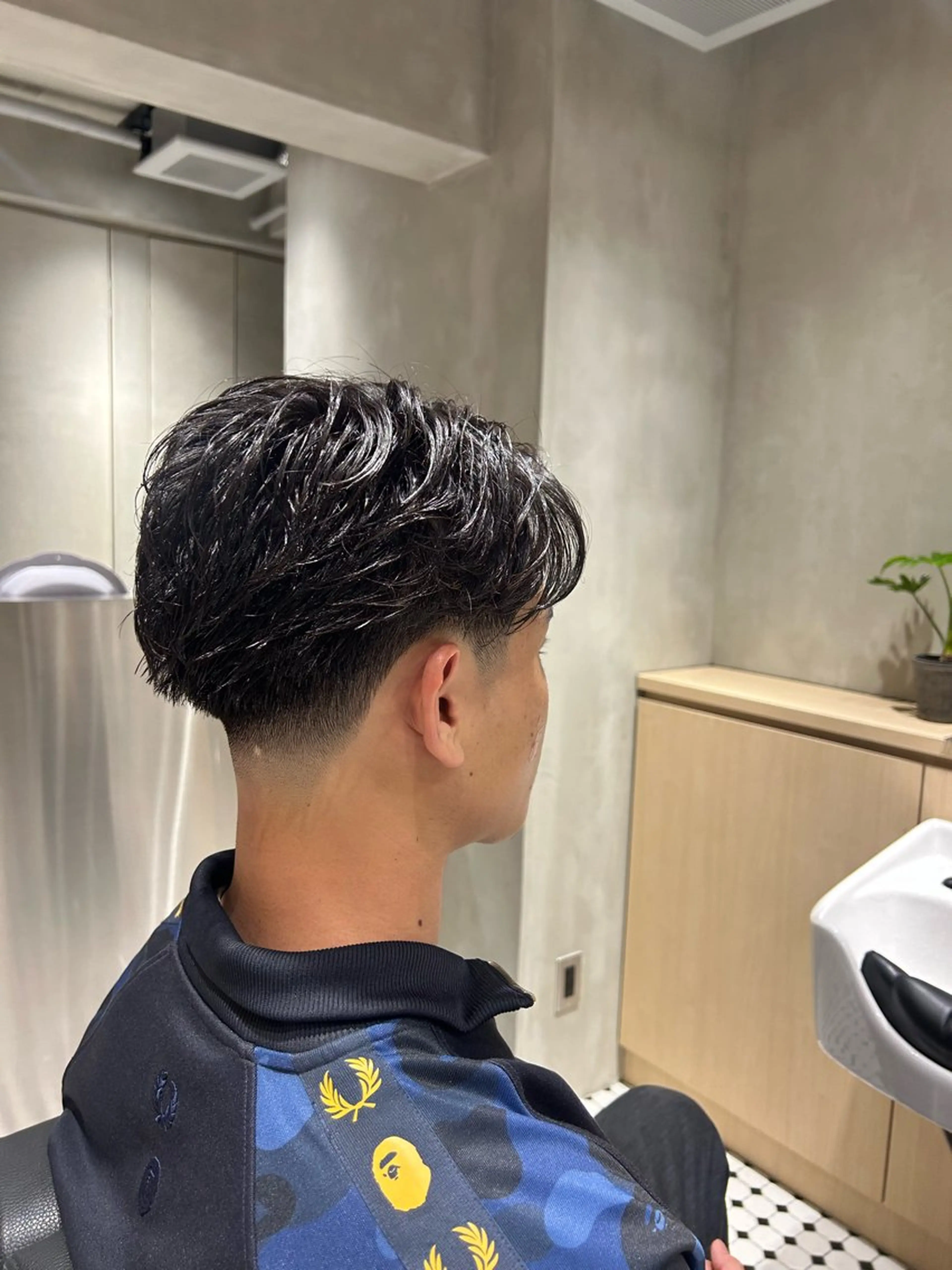 ミディアム メンズ センターパート フェードカット 【明大前フェード/ メンズパーマ/岳】のヘアスタイル