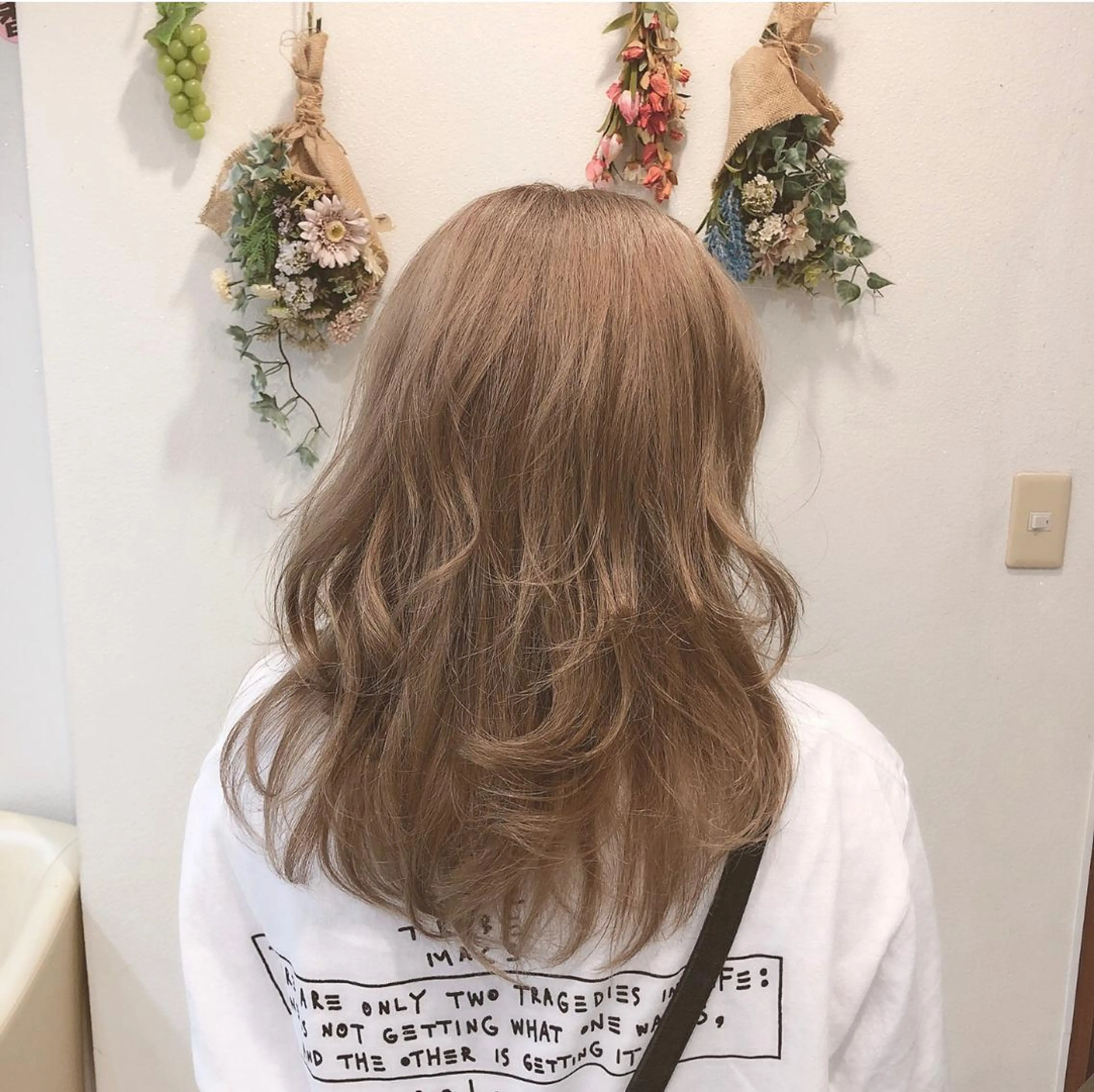 セミロング カラー 山口 明日花のヘアスタイル
