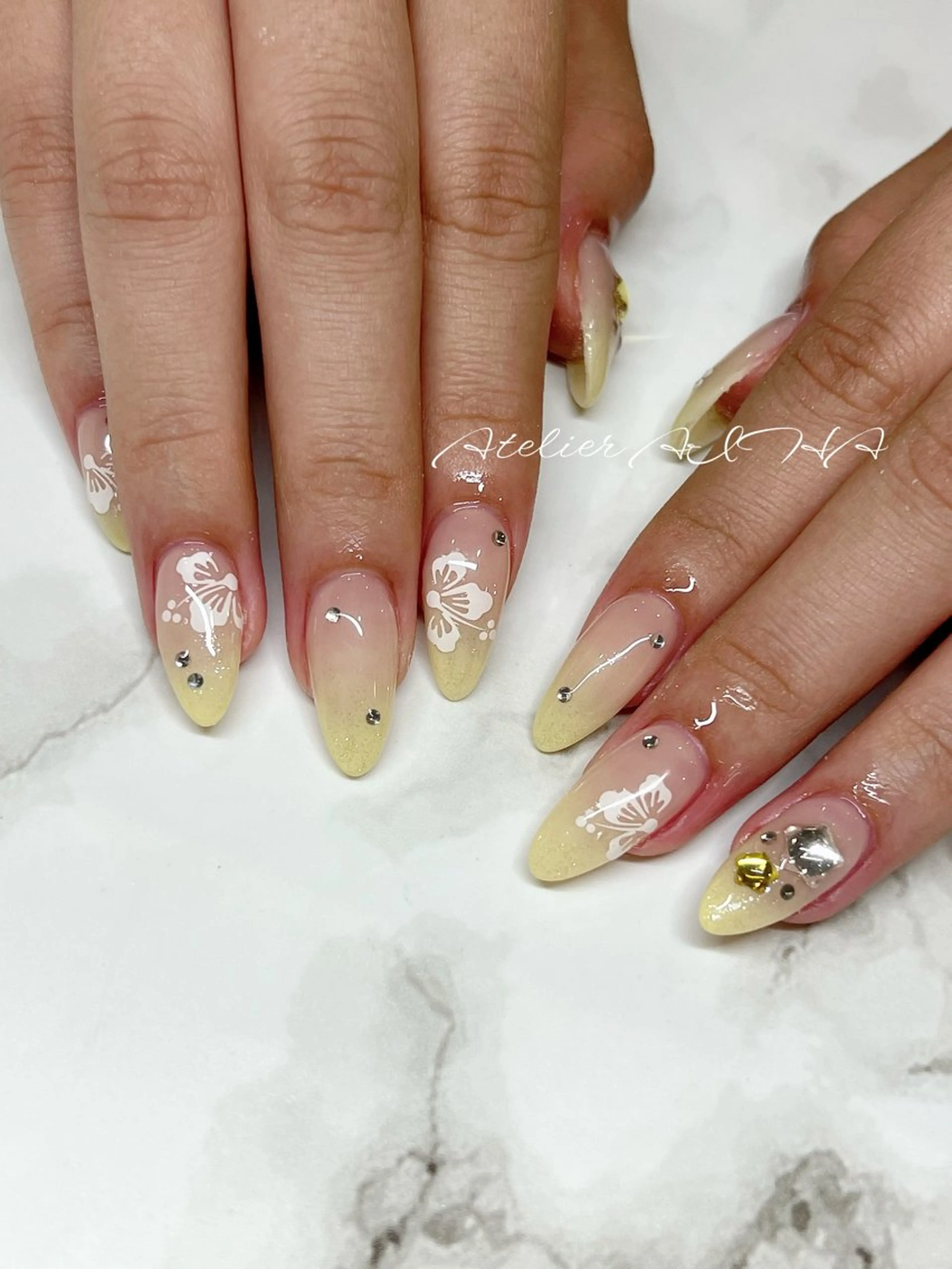 ミディアム アトリエAIHA所属・アトリエAIHA★ フィルイン推奨サロンのネイルデザイン