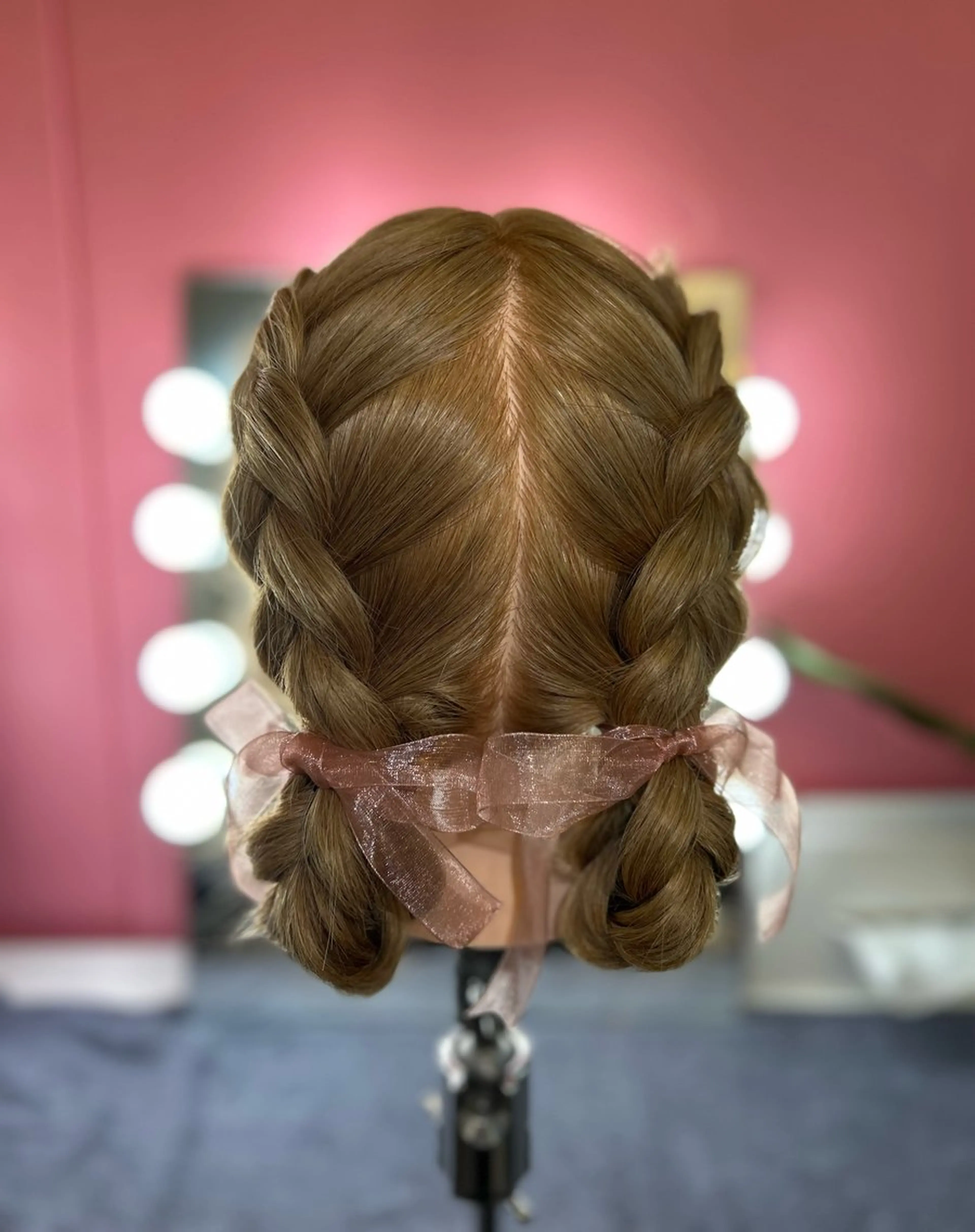 ミディアム お団子ヘア 北本 美幸のヘアスタイル