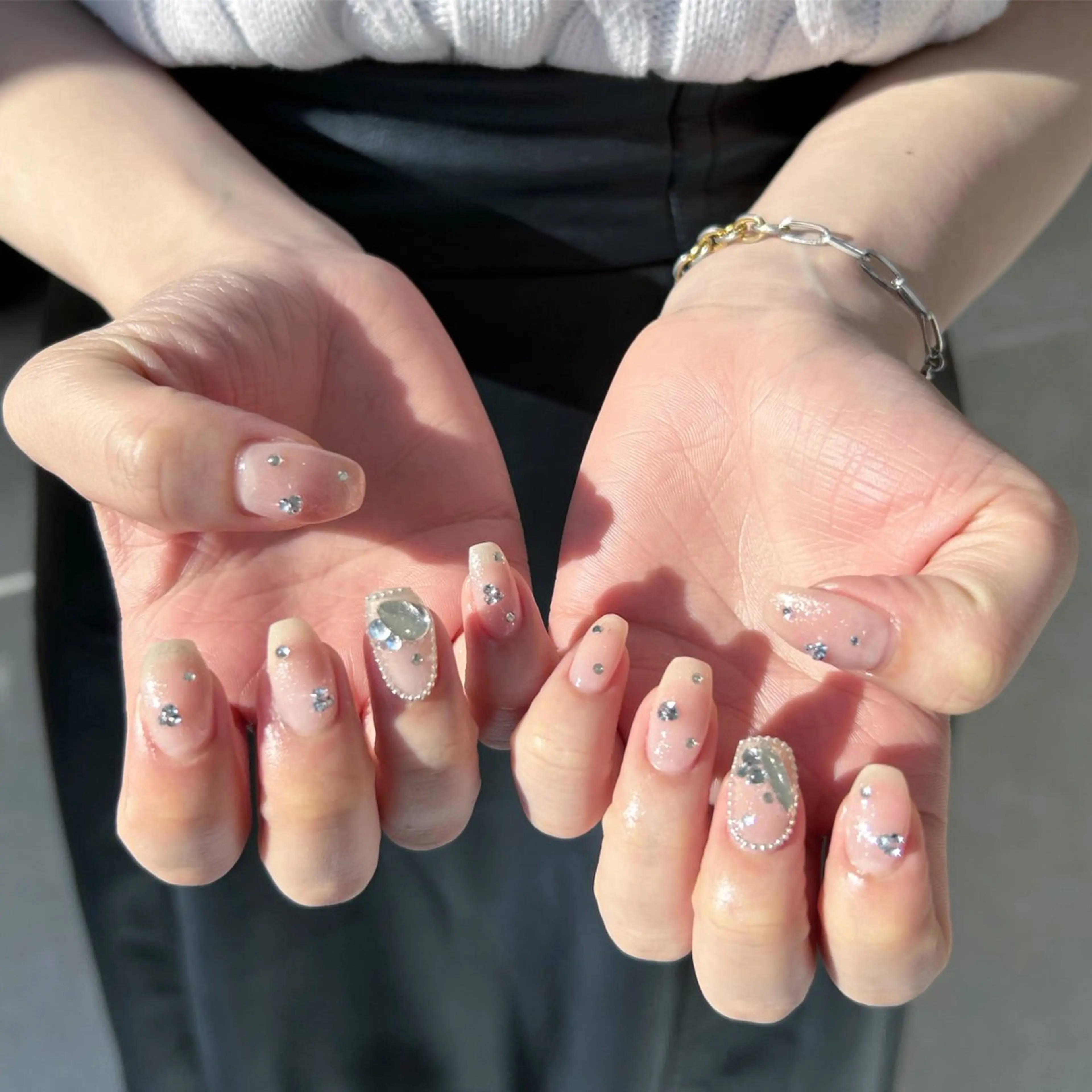 ネイル チークネイル キラキラネイル 持ち込み Uzuki ／ROCCOnailのネイルデザイン