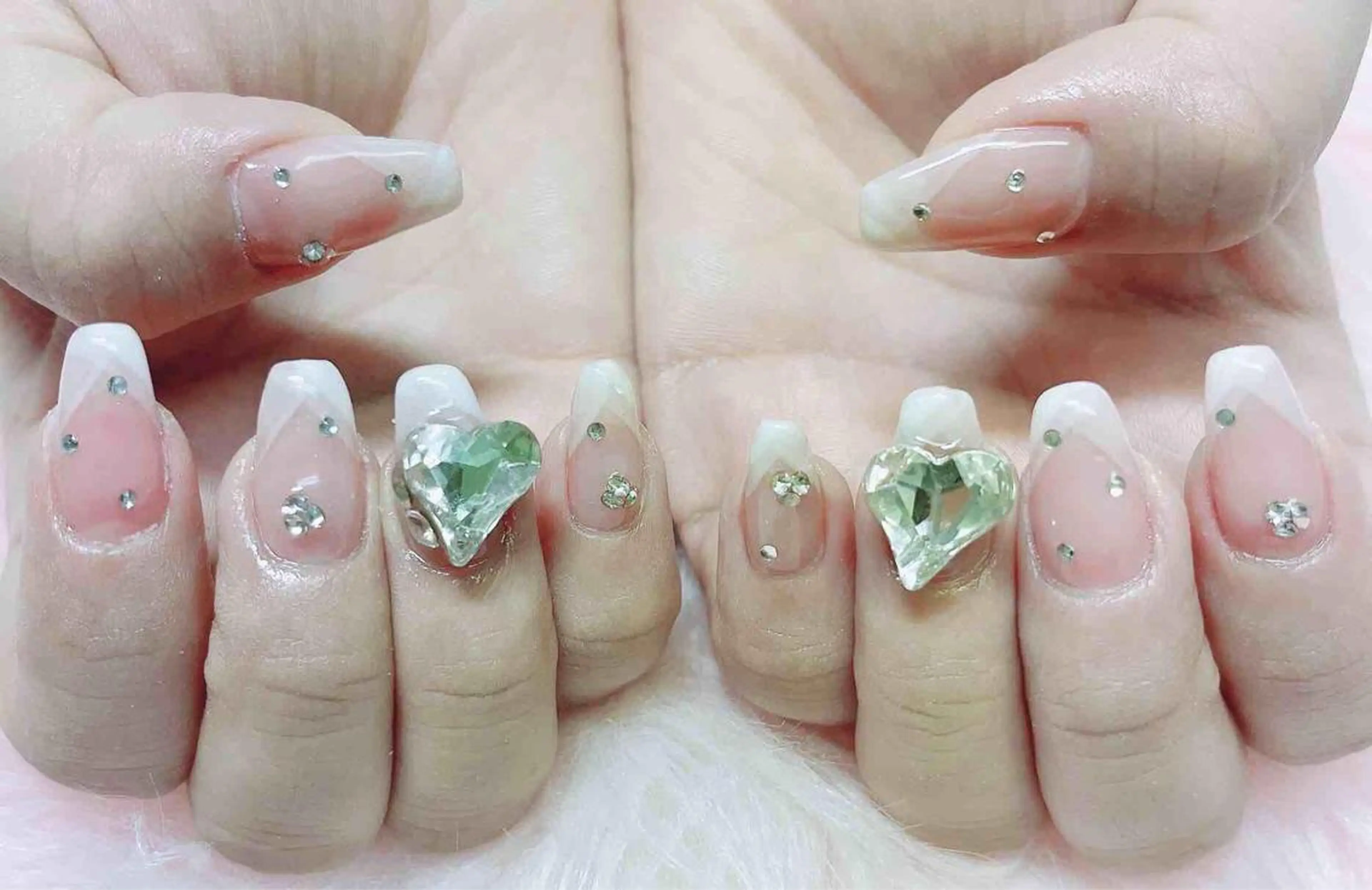 ネイル ハンドネイル MoonNail ユリ🌸のネイルデザイン