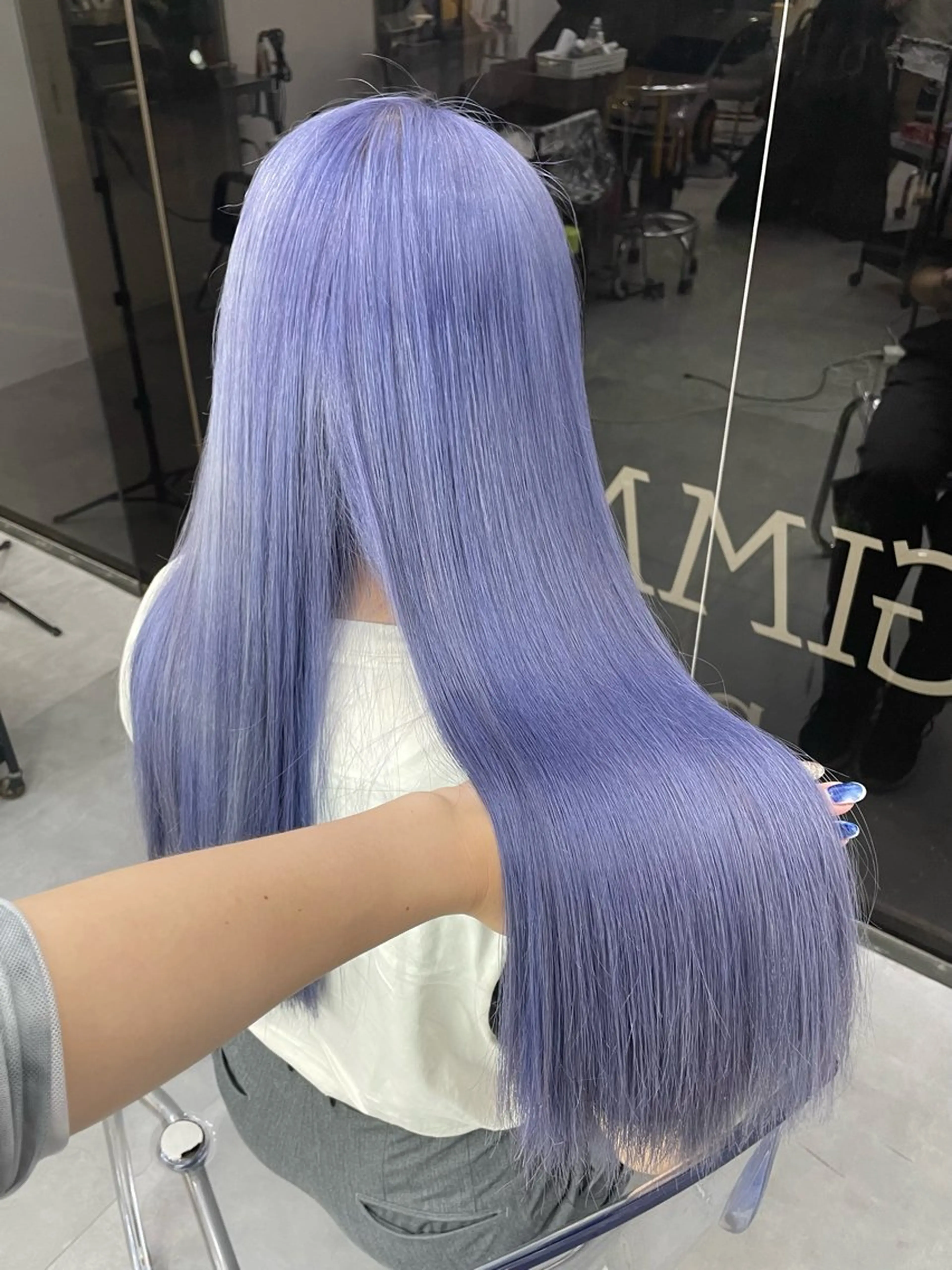 ロング カラー ブリーチ 天野 タイナのヘアスタイル