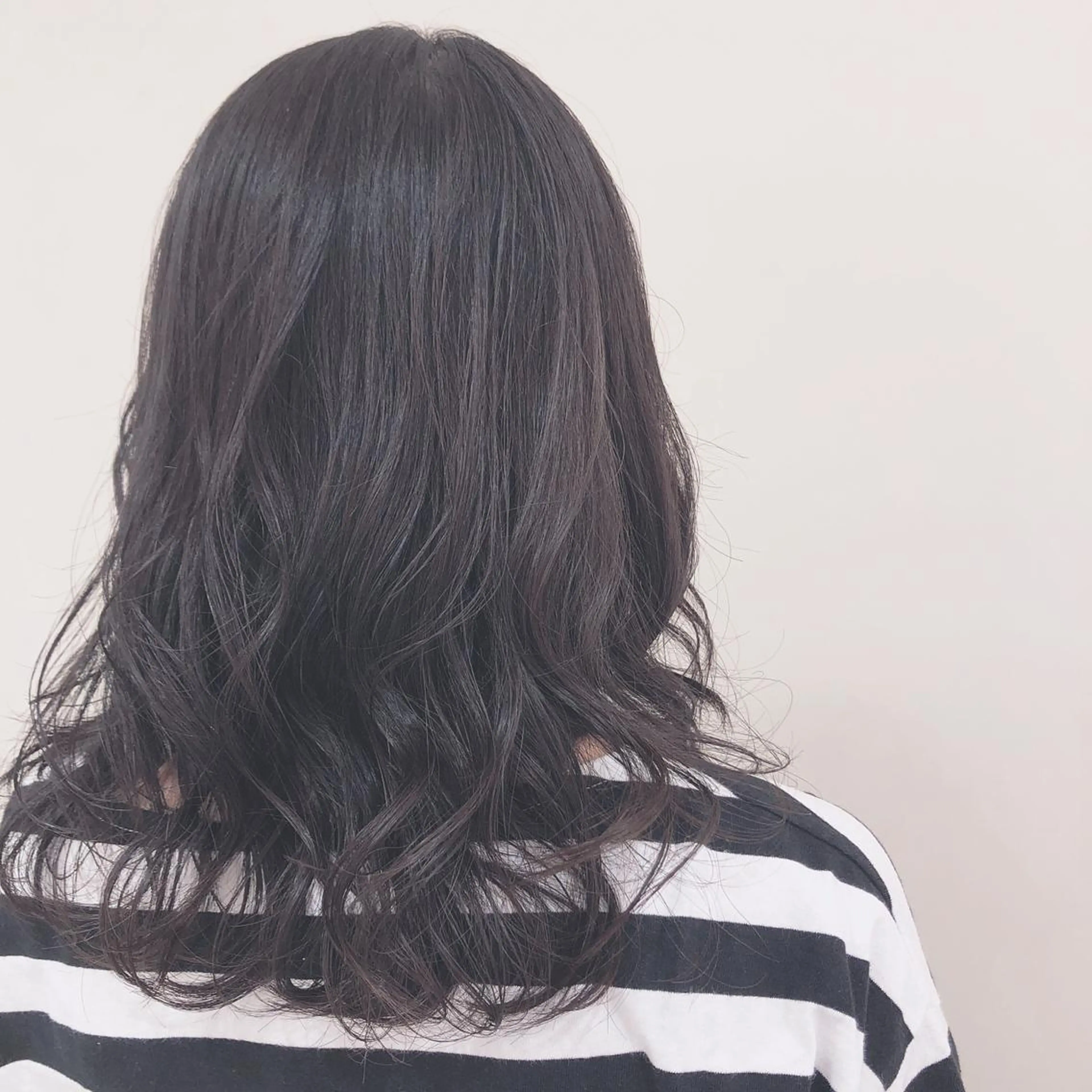 ミディアム カラー cyan SANAMIのヘアスタイル