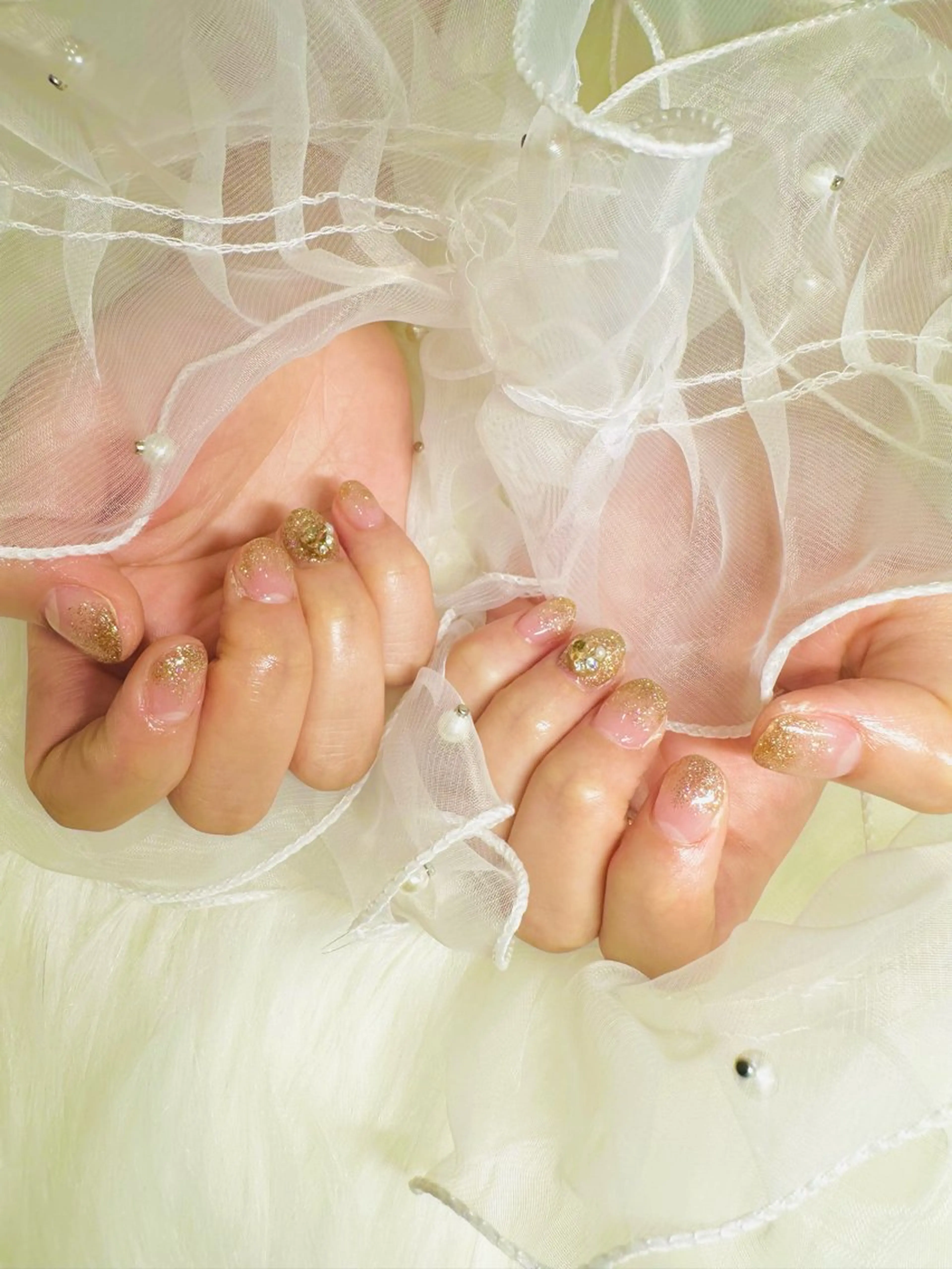 ネイル グラデーション ラメ(グリッター) 黄色 ネイルサロンエレノア所属・田端 笑理菜のネイルデザイン