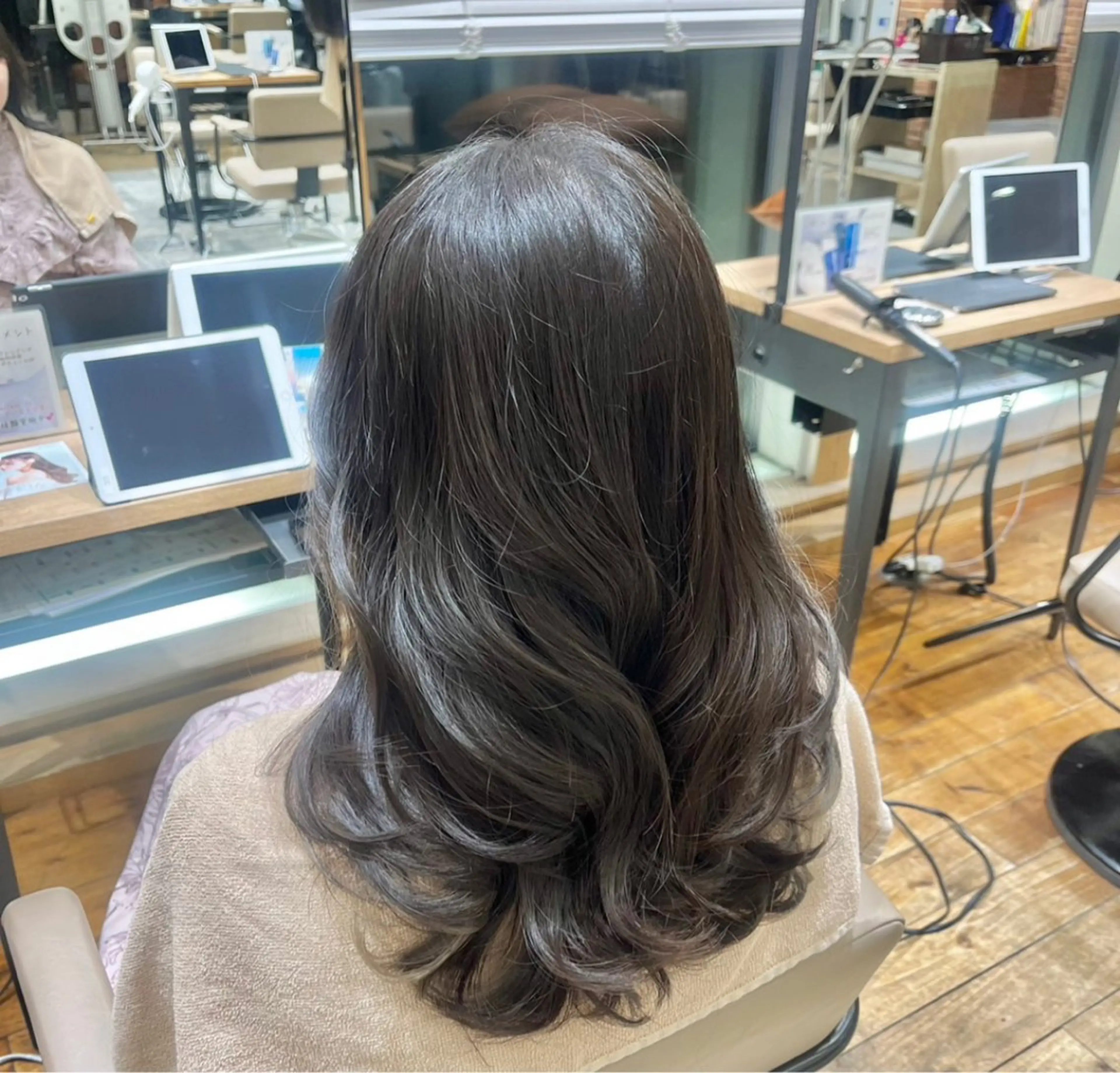 ロング 顔まわりカット 前髪カット安井楽人のヘアスタイル