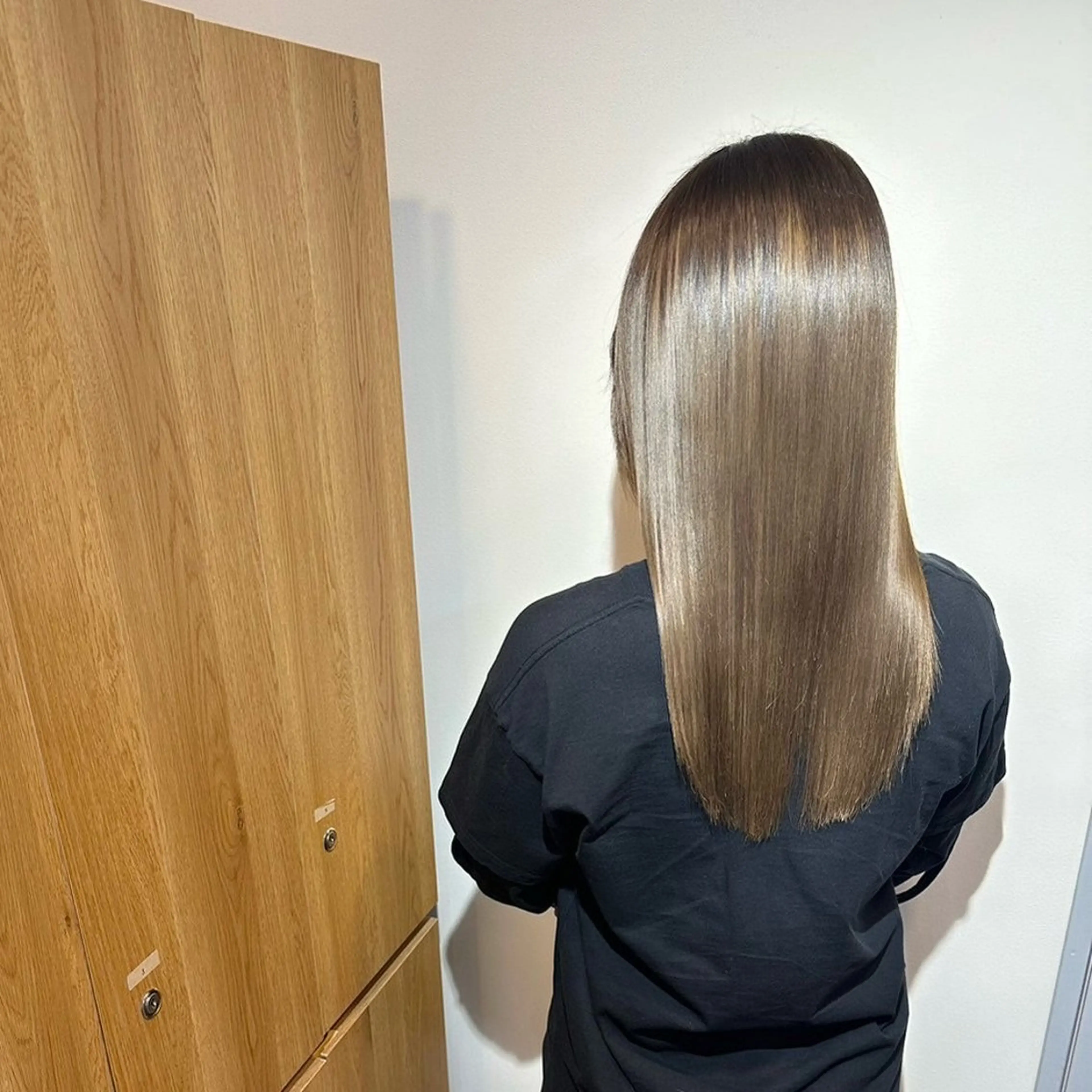 ロング 岡田 佳子のヘアスタイル