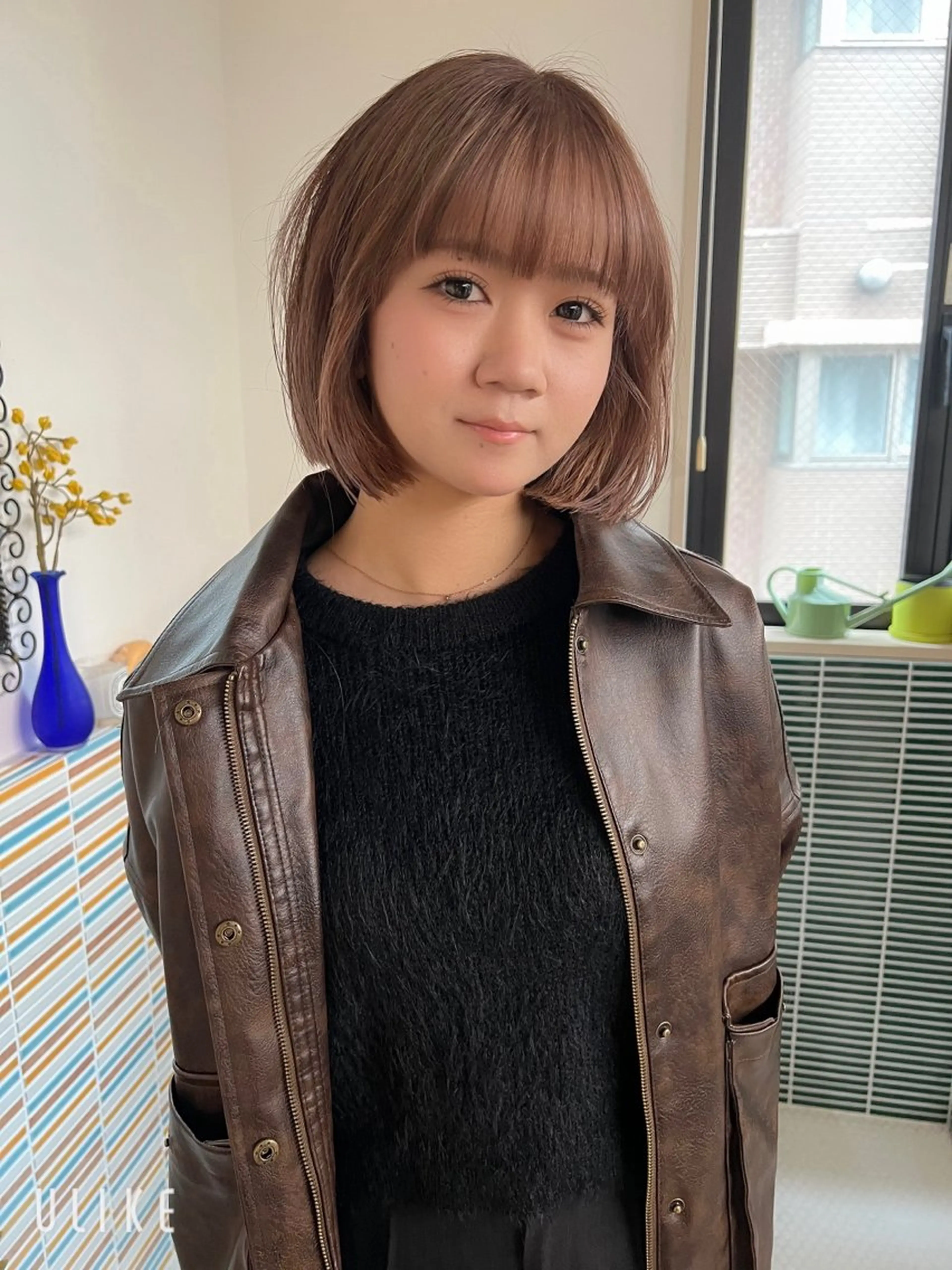 ショート カラー カット ヘアカラー ミルクティーベージュ outaのヘアスタイル