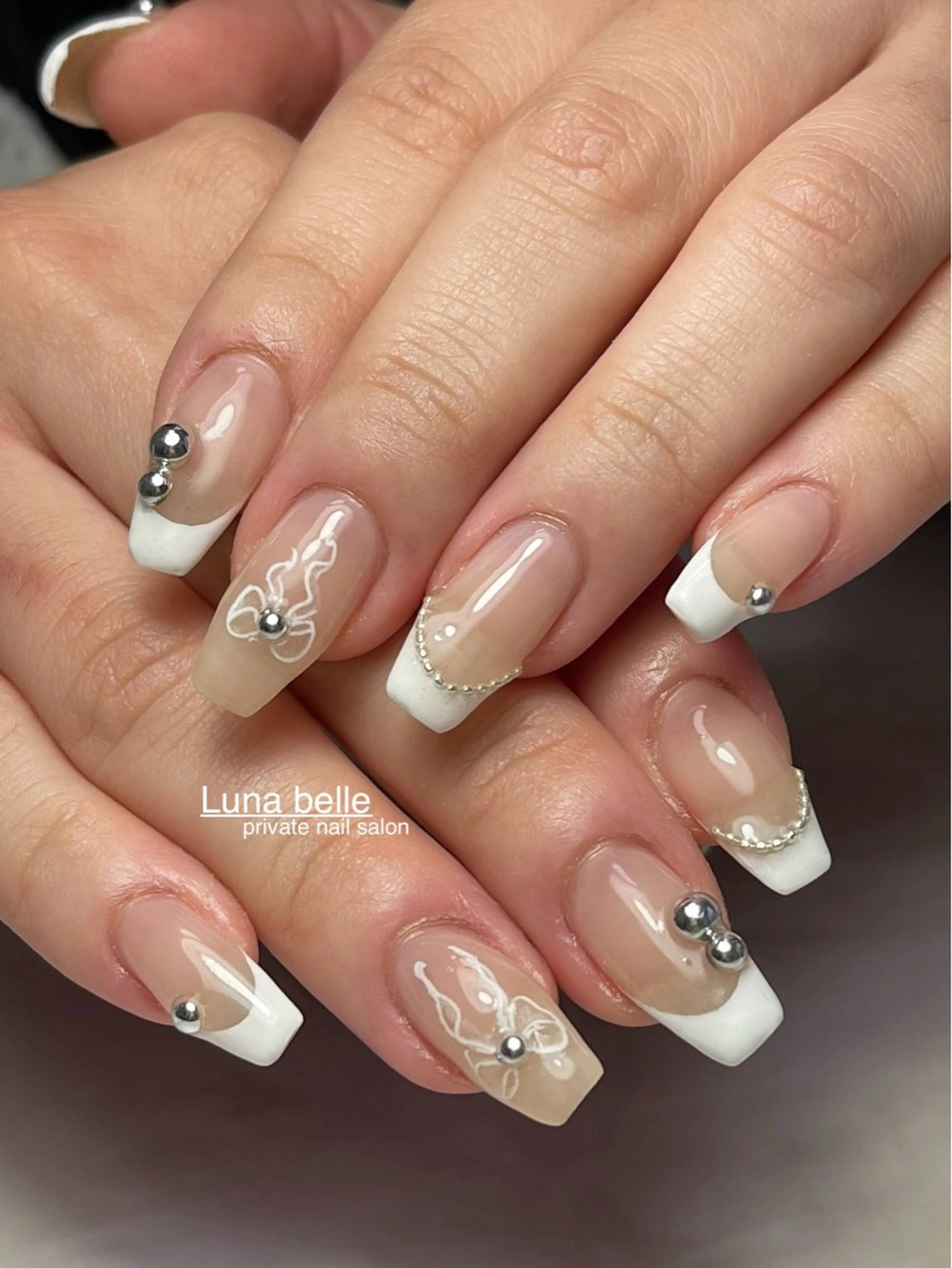 ネイル フレンチネイル リボン シルバー ハンドネイル LUNA BELLEのネイルデザイン
