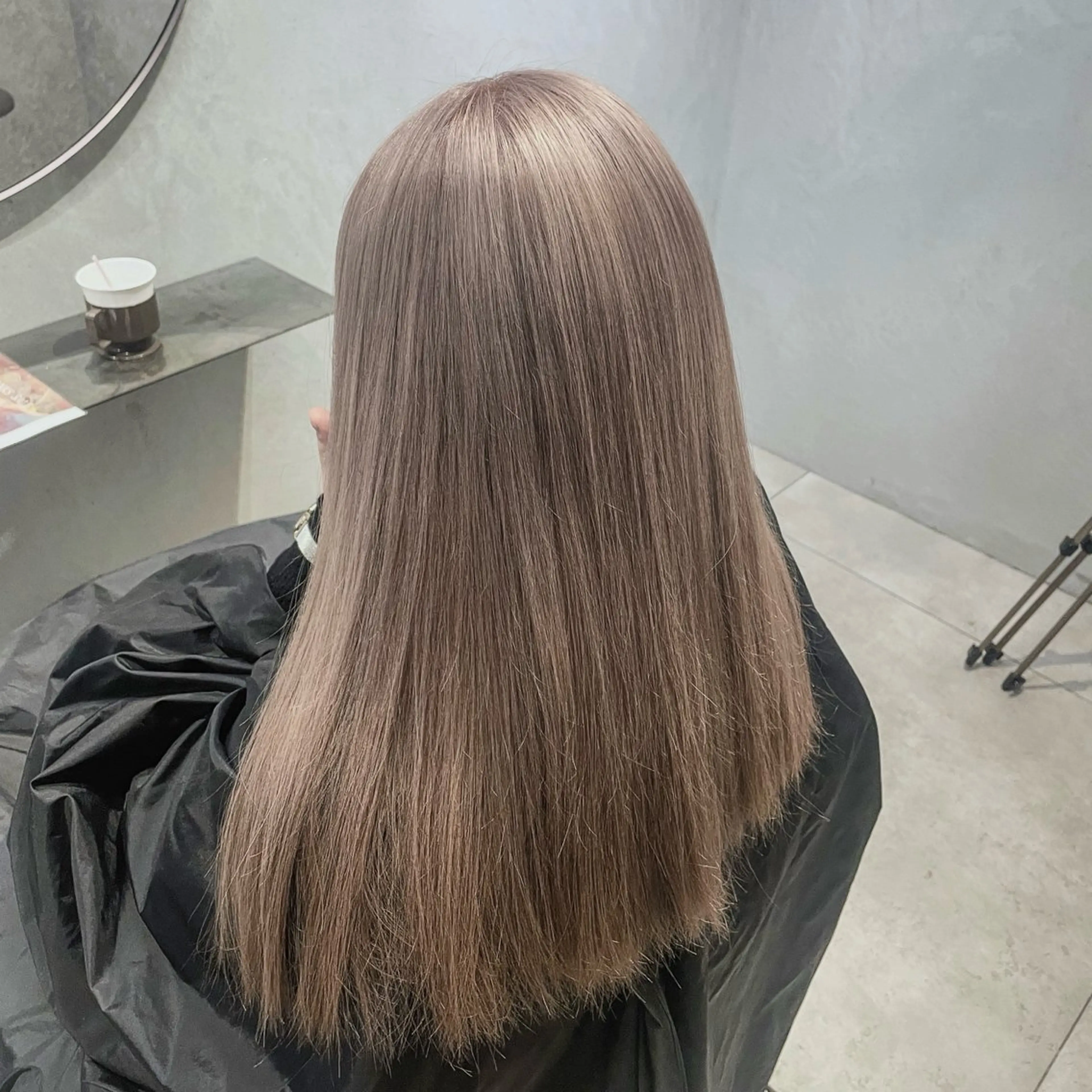 ロング 🩶艶ハイトーン/似 合わせ/梅田🩶のヘアスタイル