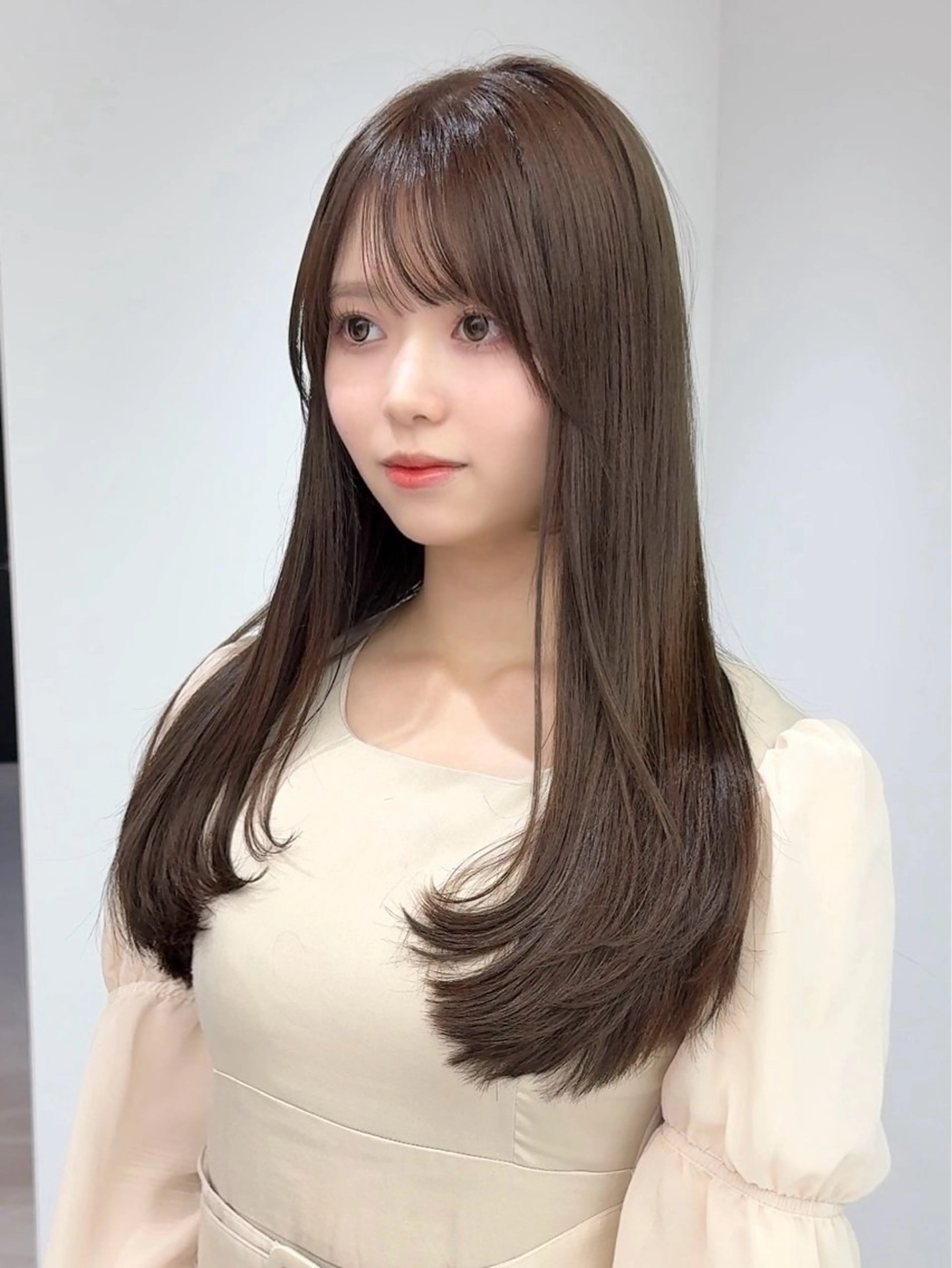セミロング レイヤーカット ローレイヤー 縮毛矯正特化 髪質改善辻良輝のヘアスタイル