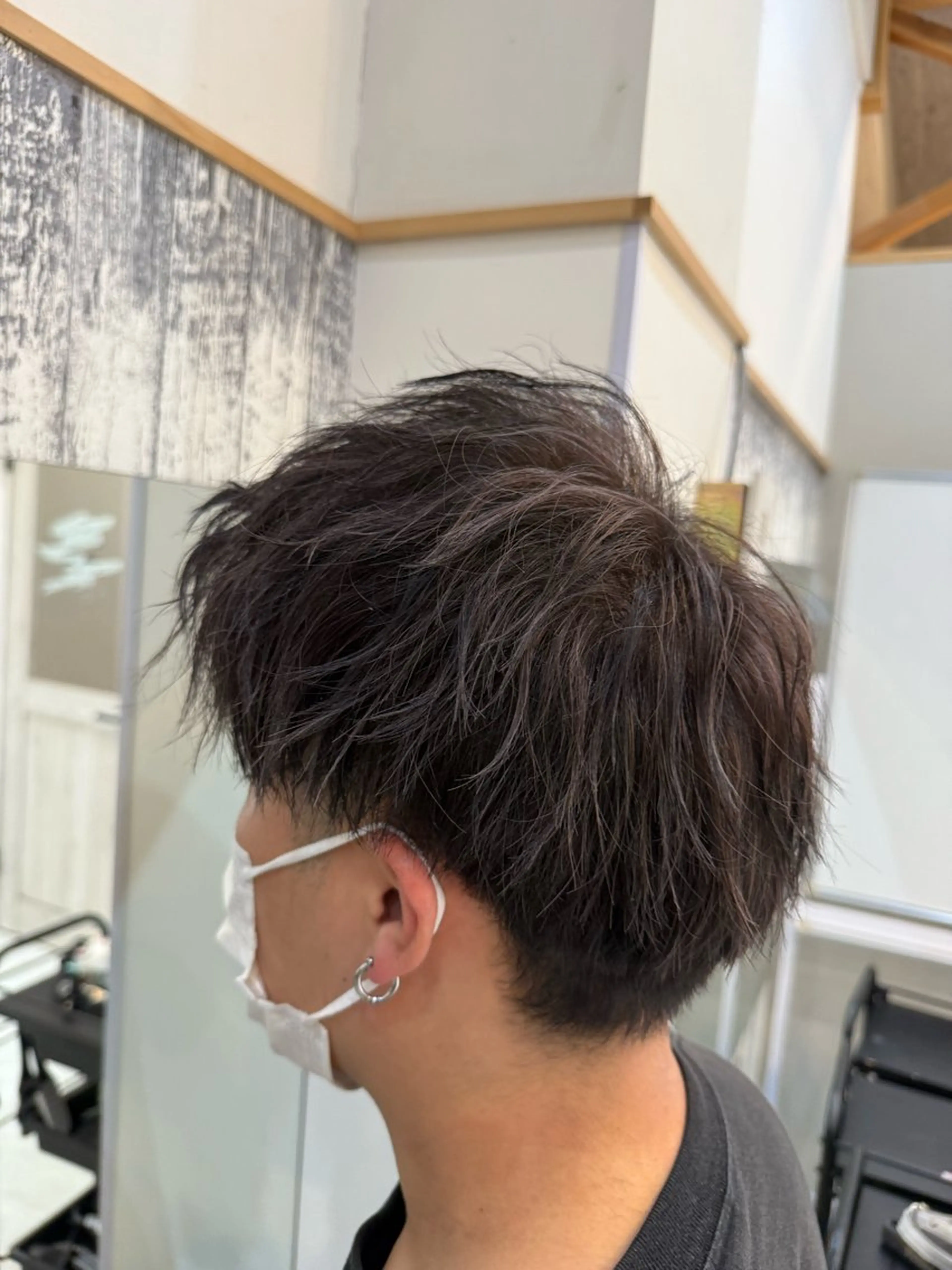 カラー メンズ メンズハイライト ハイライトカラー シルバー レディースモデル募集 角快利のヘアスタイル