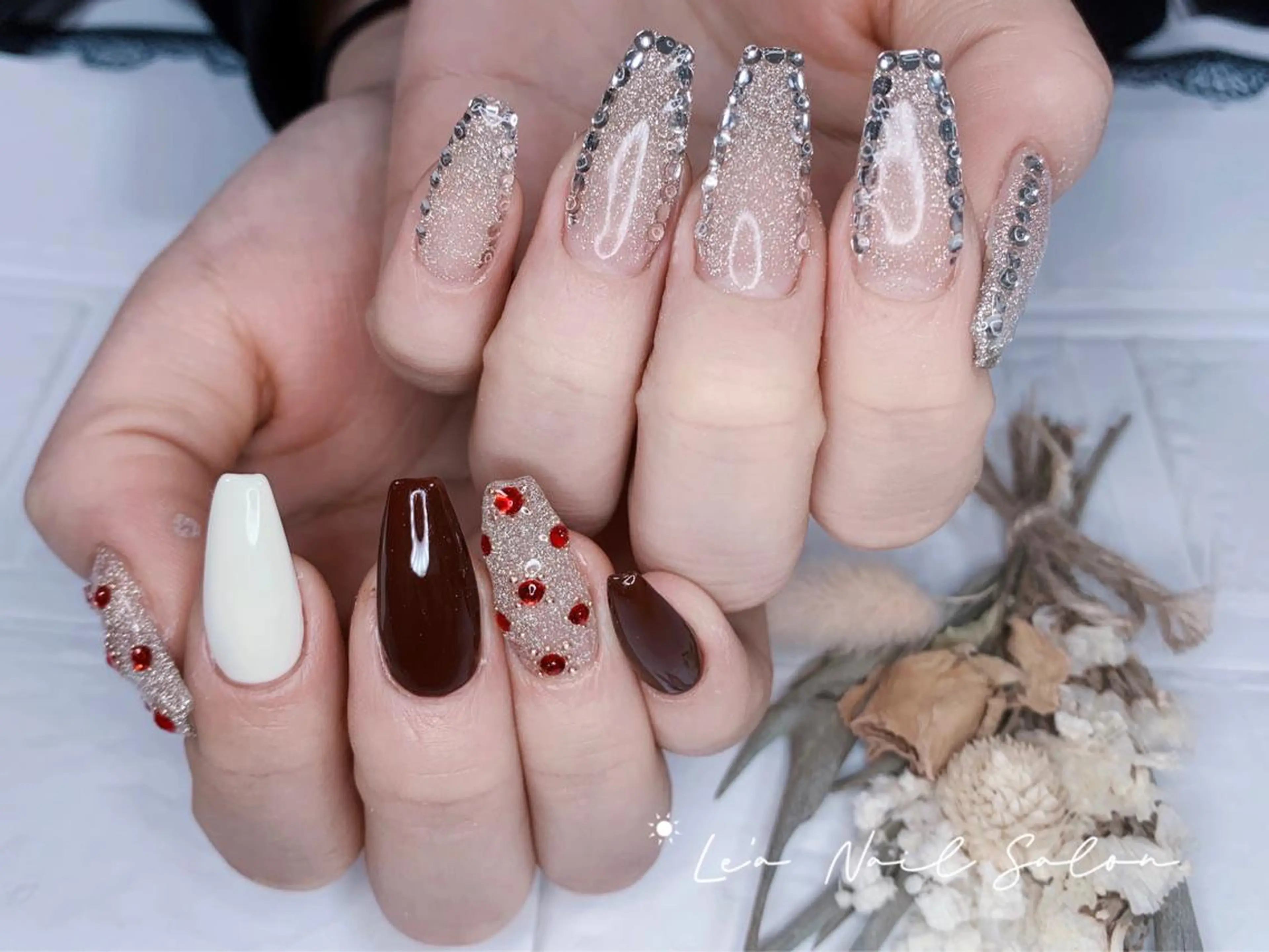 ミディアム カラー ネイル Le’a NailSalonのネイルデザイン