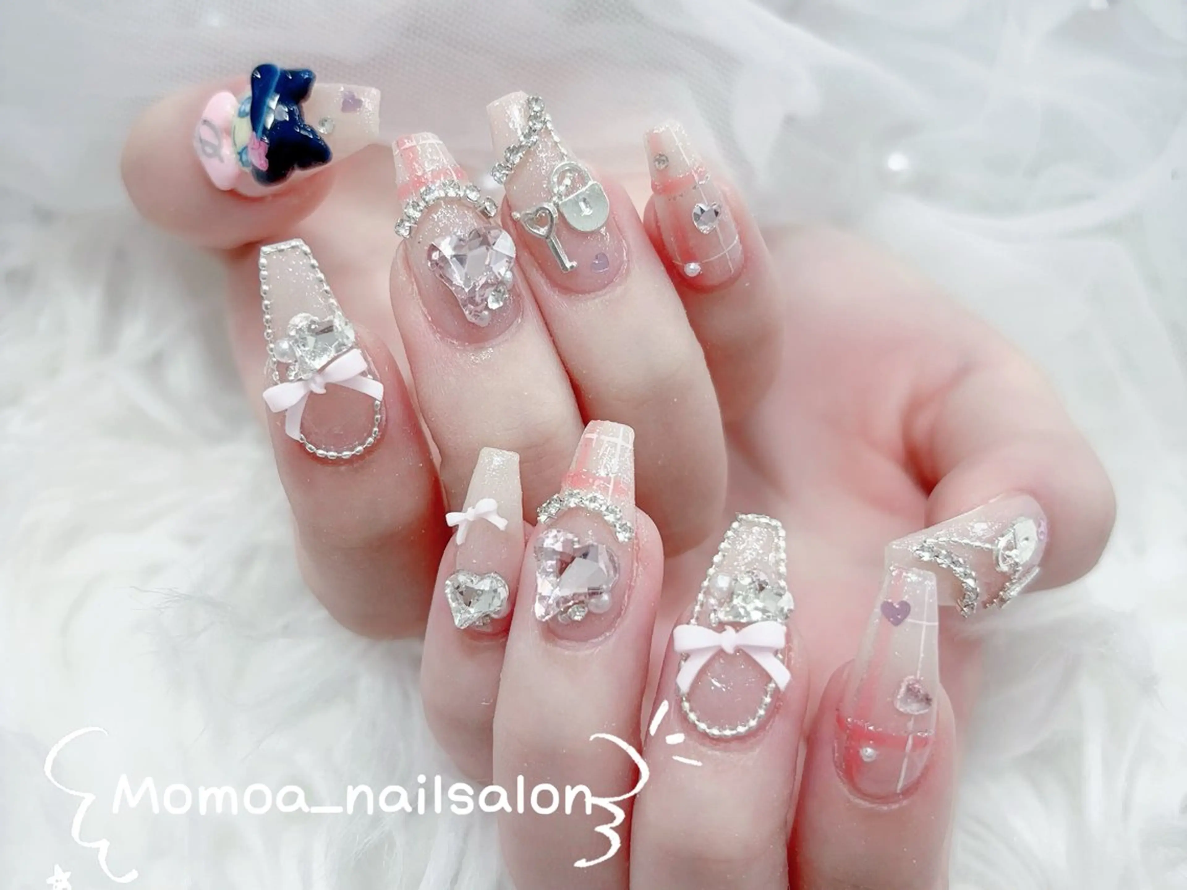 ネイル 成人式 ロングネイル マグネットネイル 大理石ネイル(マーブル) リボン ハンドネイル MoMoA Nail ネイル長さ出し専門店のネイルデザイン