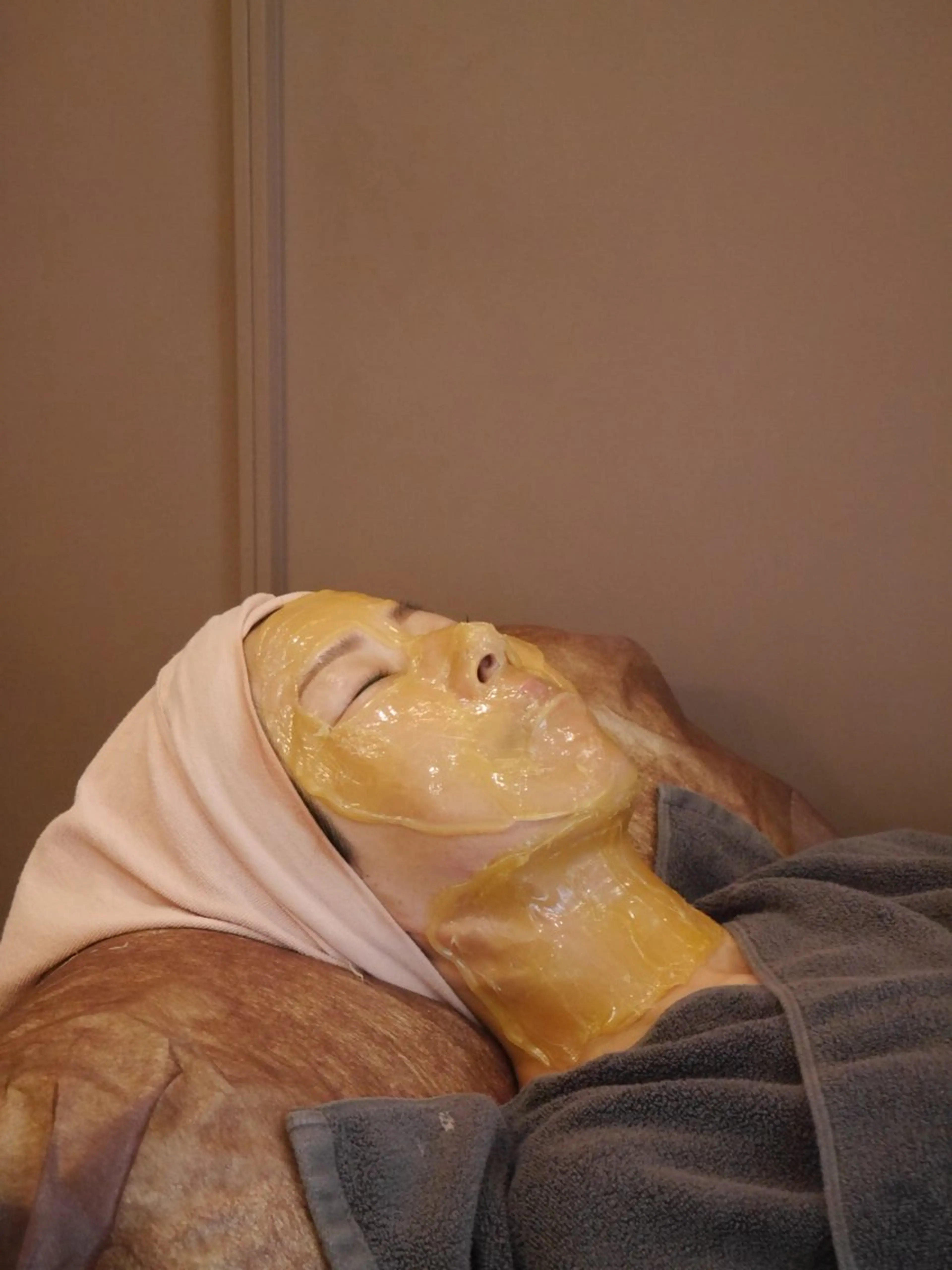 【首のシワケア】首マツヤニの写真